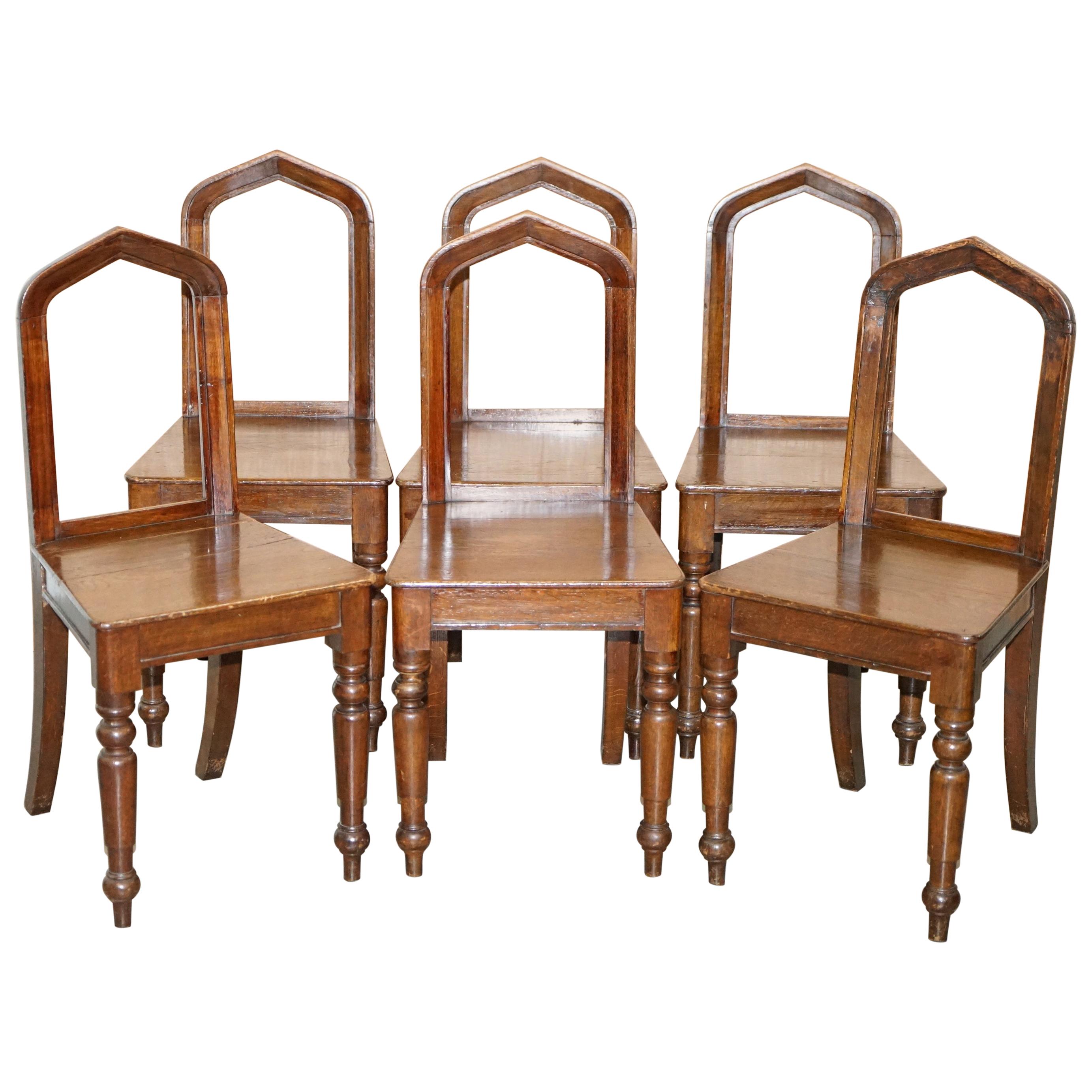 Six chaises de salle à manger originales de style victorien vers 1890 en chêne à dos en forme d'arc gothique 6