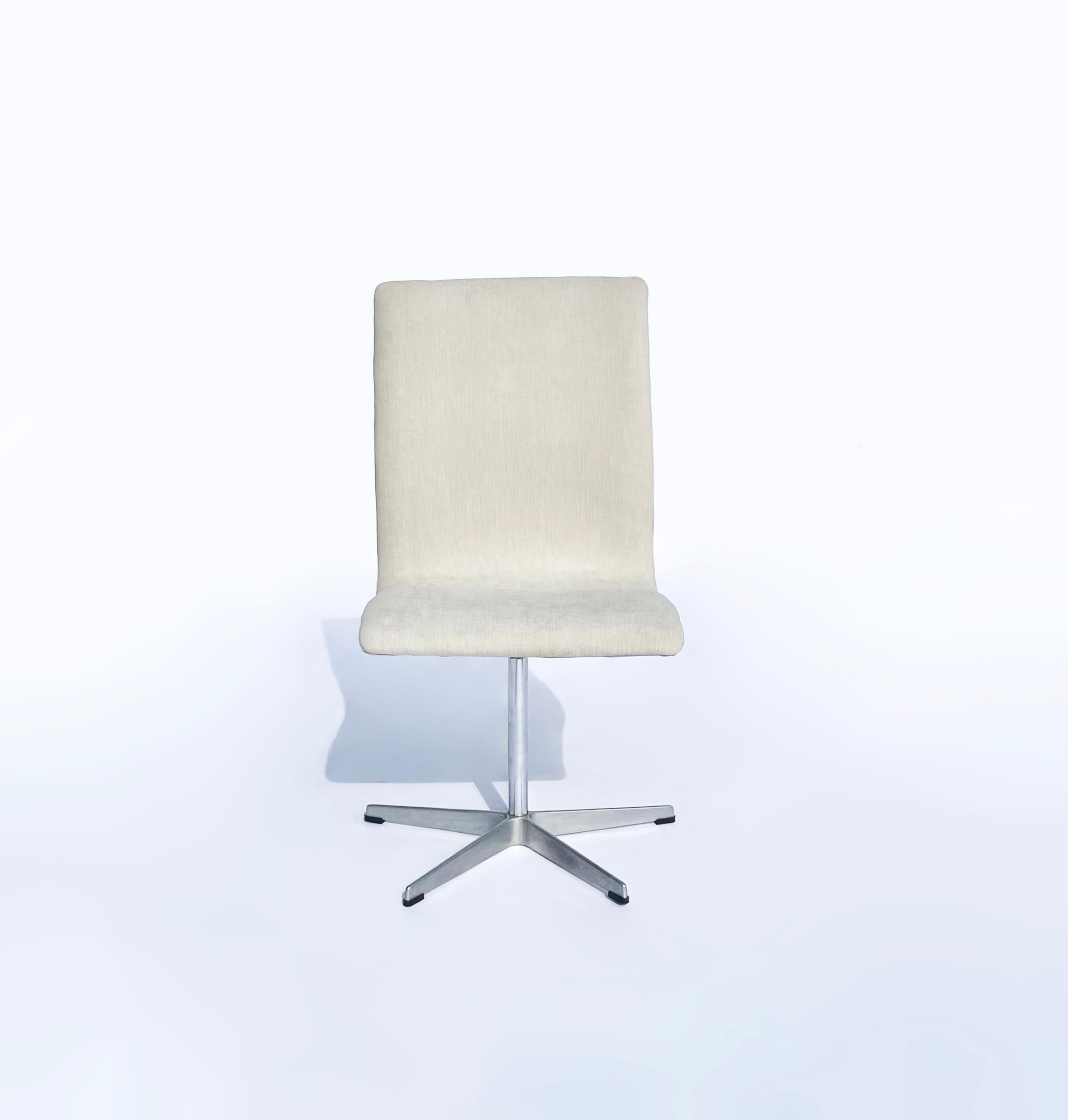 Mid-Century Modern Six “Oxford” Chairs by Arne Jacobsen for Fritz Hansen For Sale