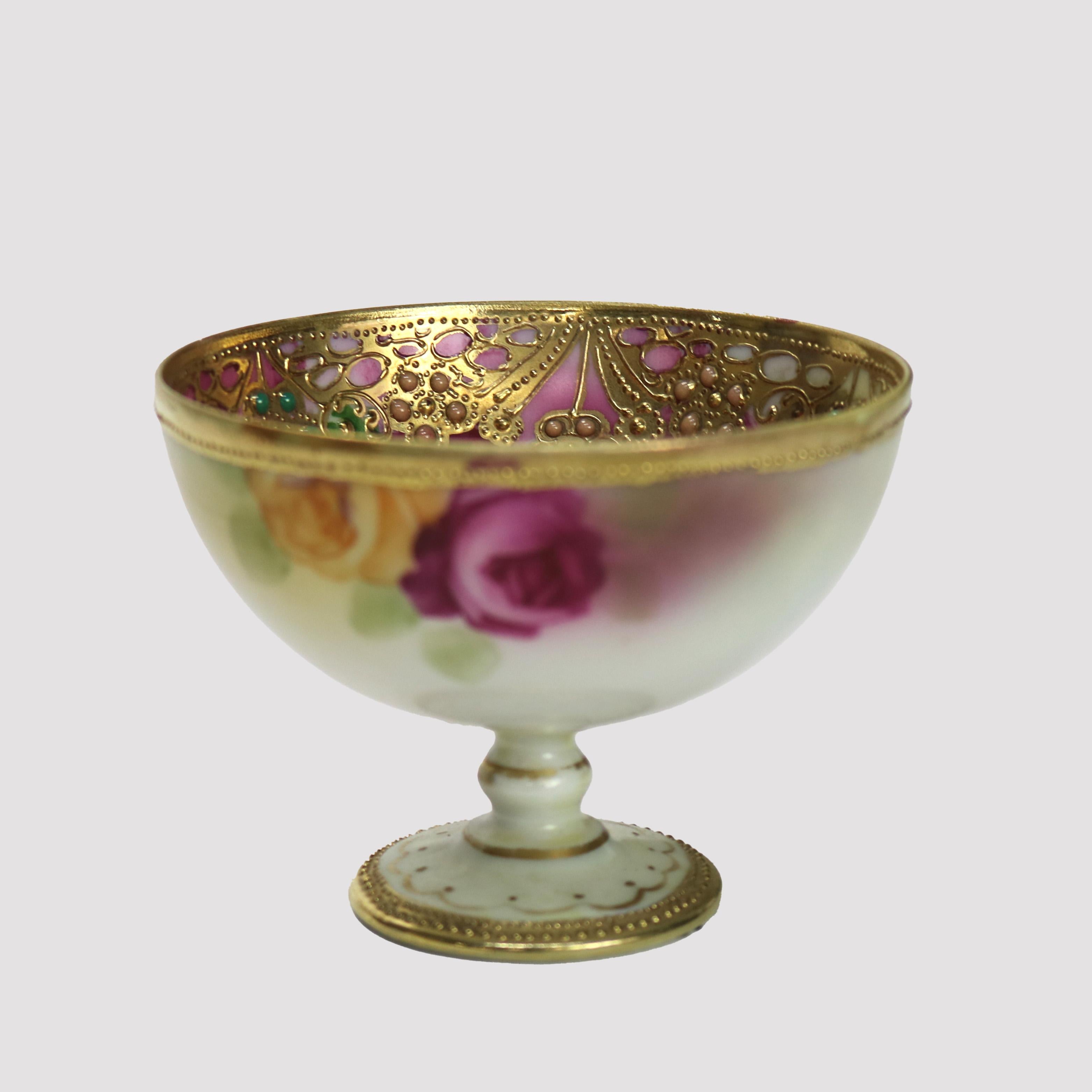 Ensemble ancien de six bols à baies en porcelaine de Nippon peint à la main, à motifs floraux et dorés en vente 1