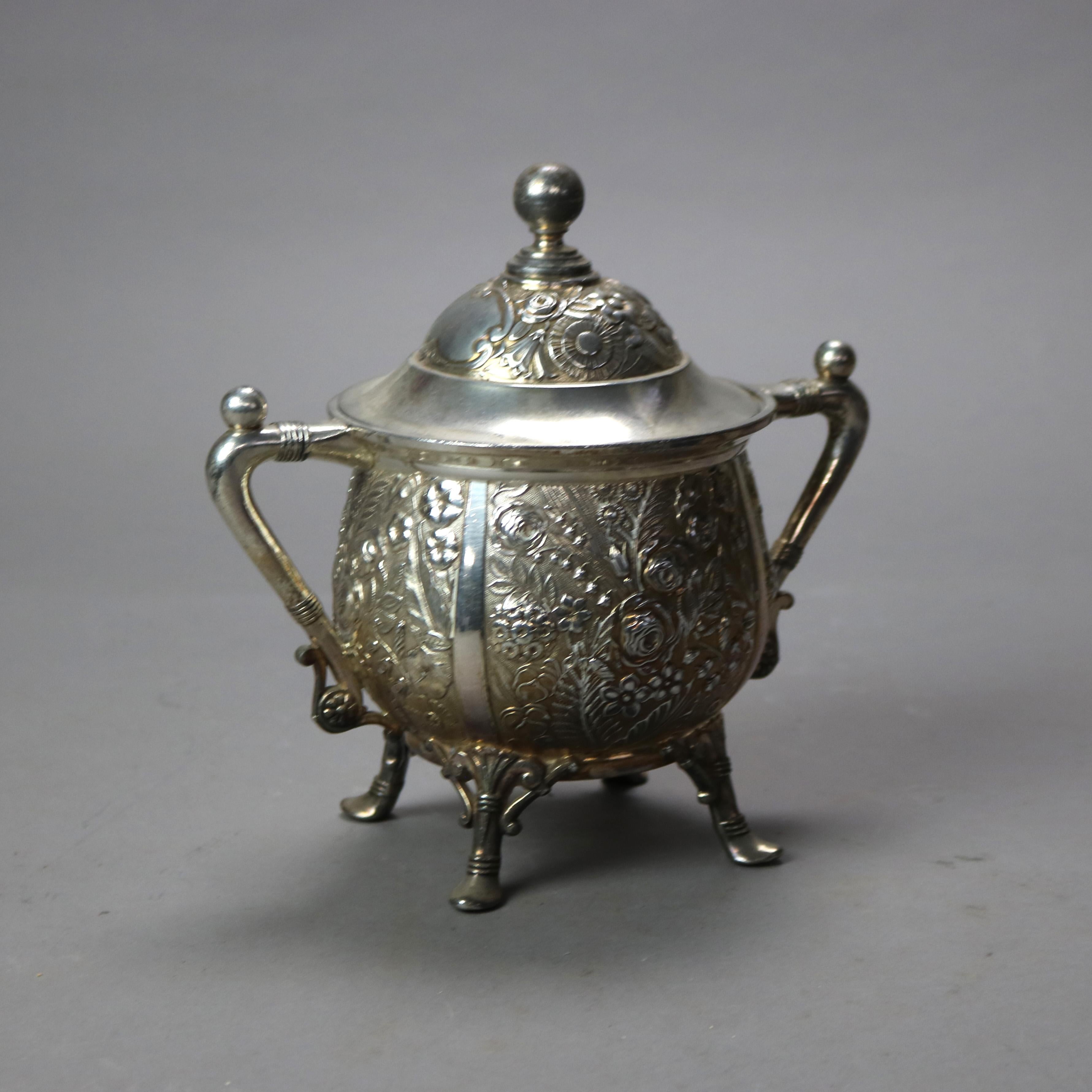 Set da tè antico in argento placcato floreale Repousse a sei pezzi C1890 in vendita 9
