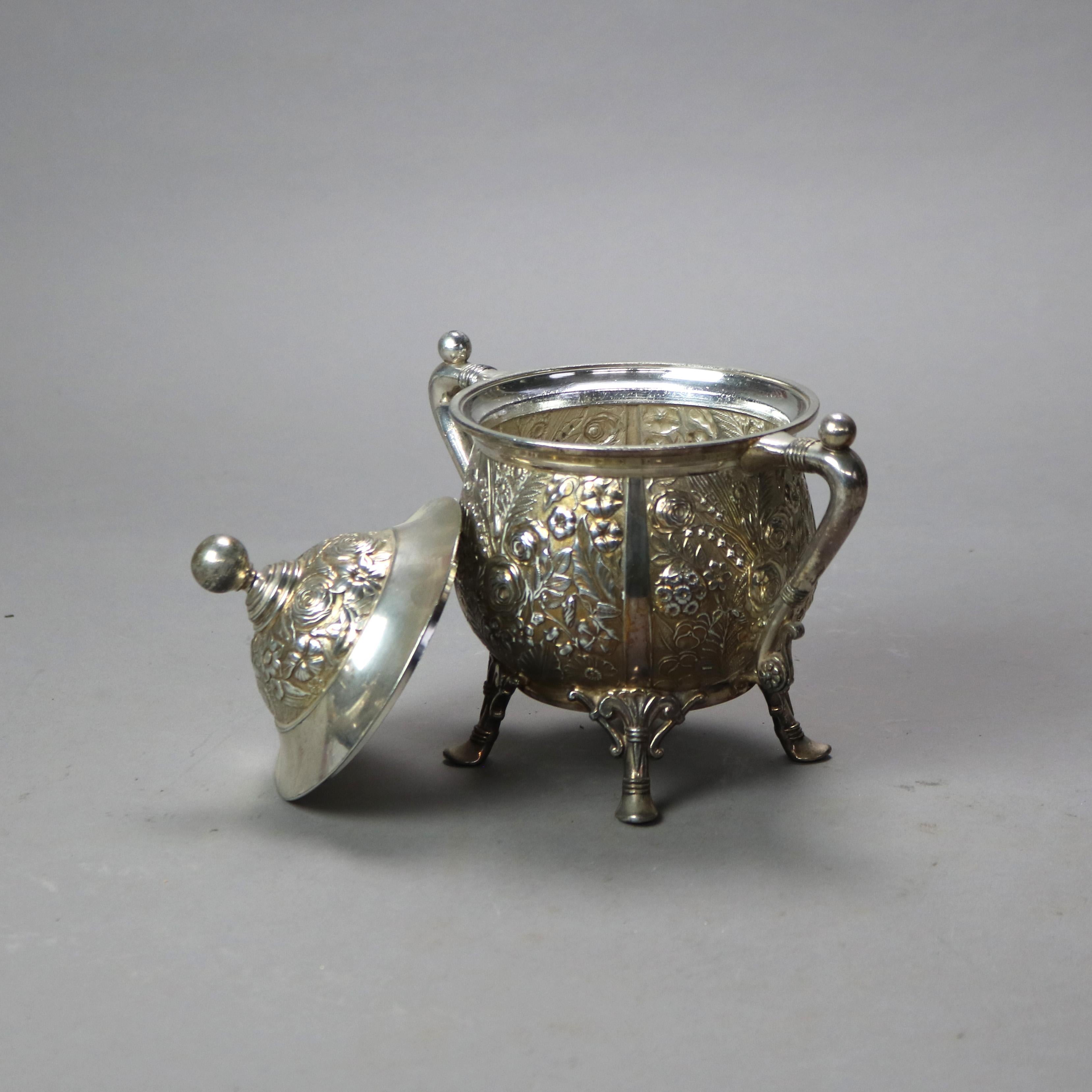 Set da tè antico in argento placcato floreale Repousse a sei pezzi C1890 in vendita 10