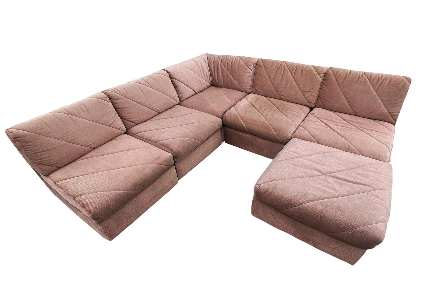 Mid-Century Modern Six Pieces Mid Century Boxy Modern Modular or Sectional L Shaped Sofa (Canapé en forme de L) en vente