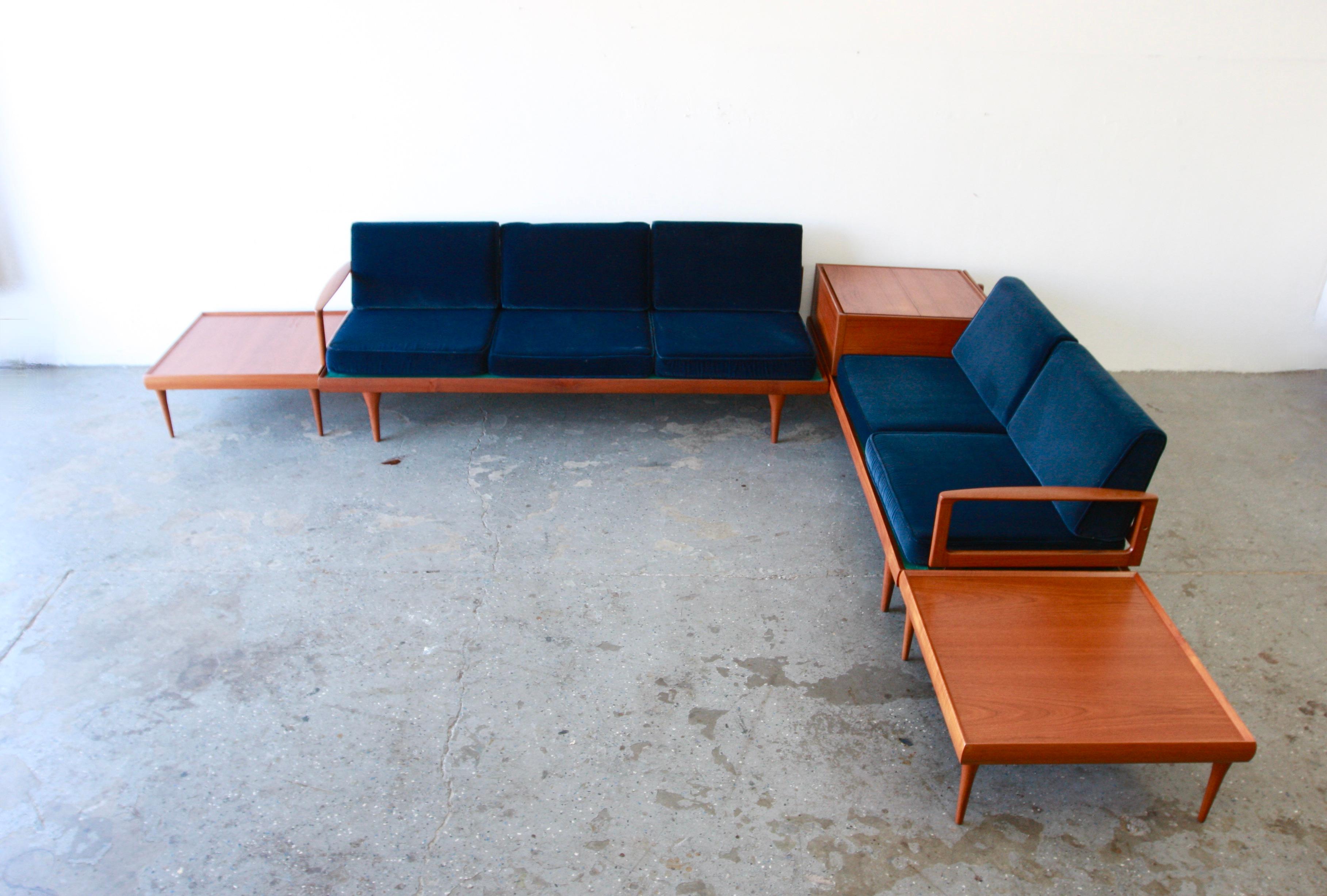 This beautiful extremely rare sectional / modular sofa is Designed by Hans Olsen for Bramin Mobler. 


This six piece sofa set is very versatile. Arms are removable so you can make an L shape in either direction. The three-piece end tables can be