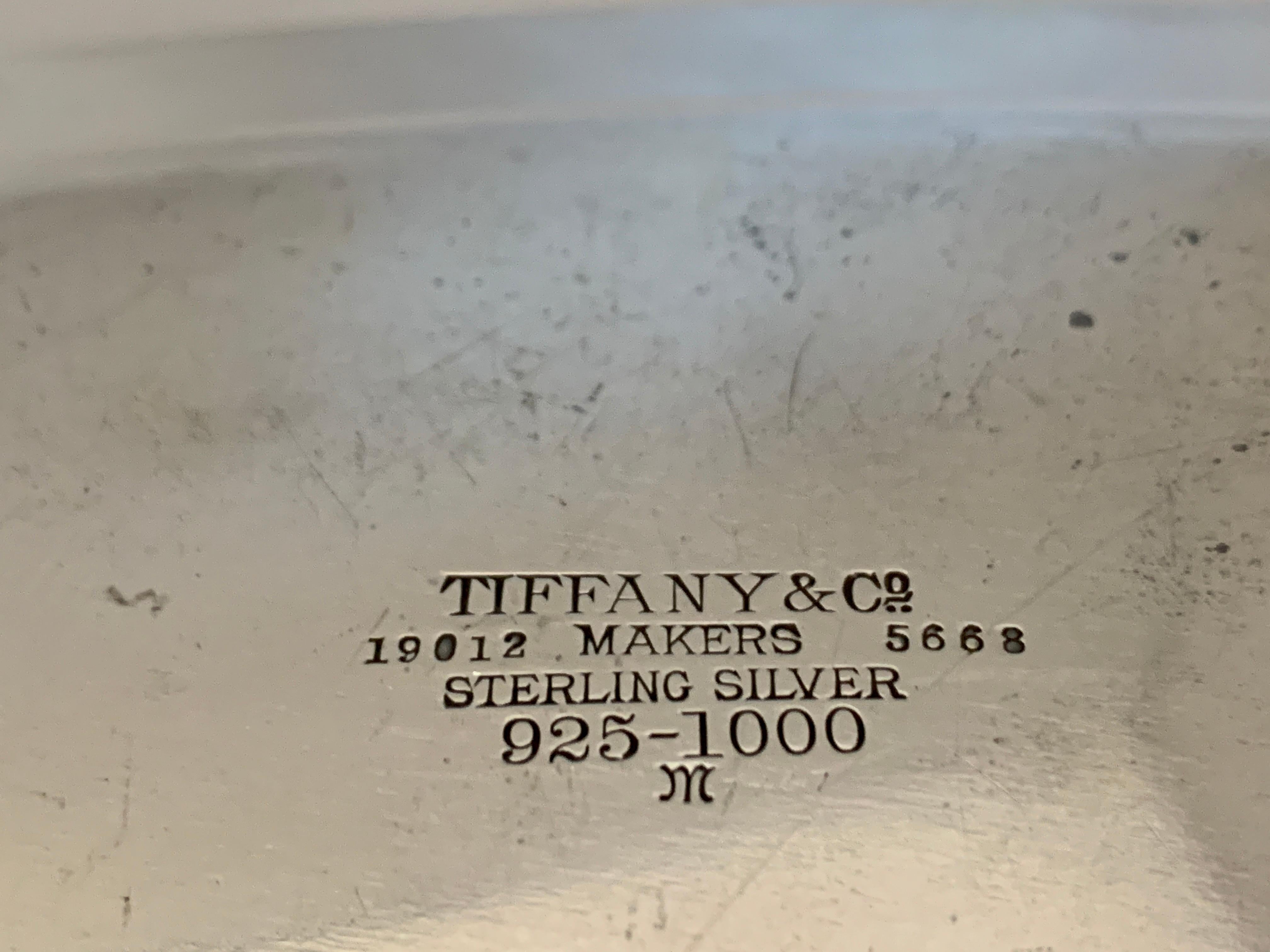 Six pièces Tiffany & Co. Bouilloire en argent sterling sur berceau avec plateau de service 7,3 kg en vente 1