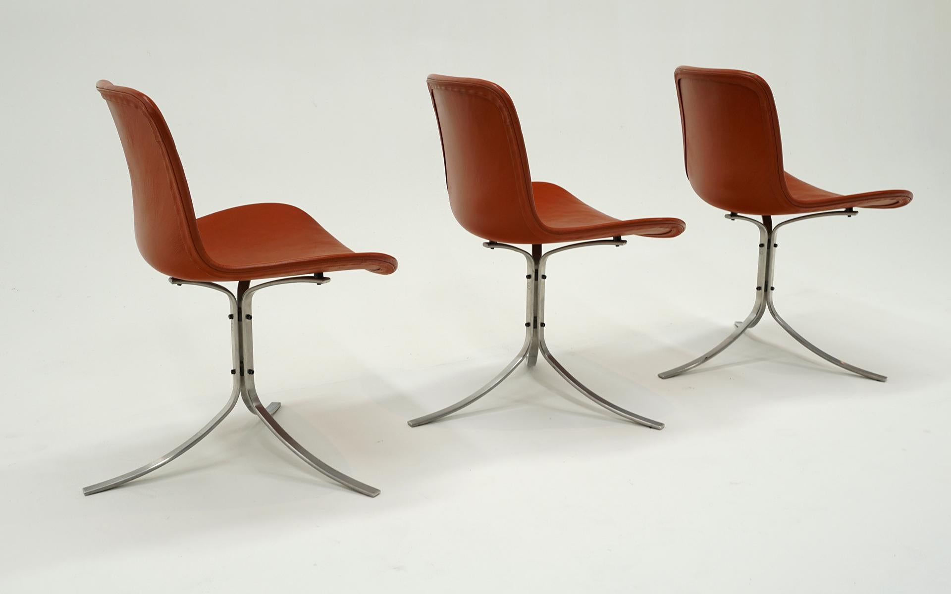 Sechs Poul Kjaerholm PK9 Stühle. Fritz Hansen. Edelstahl, cognacfarbenes Leder. Unterschrieben. im Zustand „Gut“ im Angebot in Kansas City, MO
