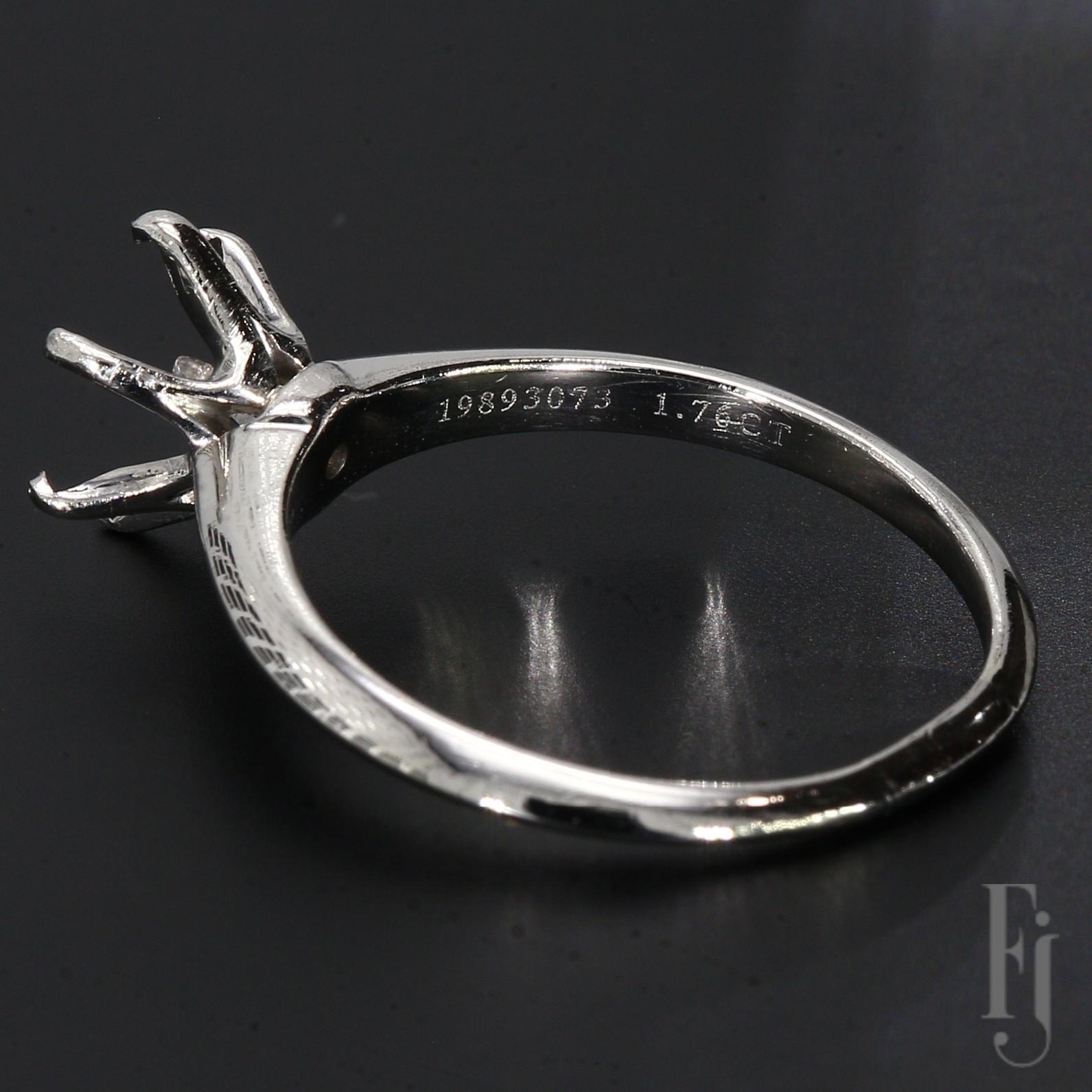 Seis garras de platino Tiffany & Co. Anillo de compromiso solitario - Sin engaste - Talla 8 en Bueno estado para la venta en Scottsdale, AZ