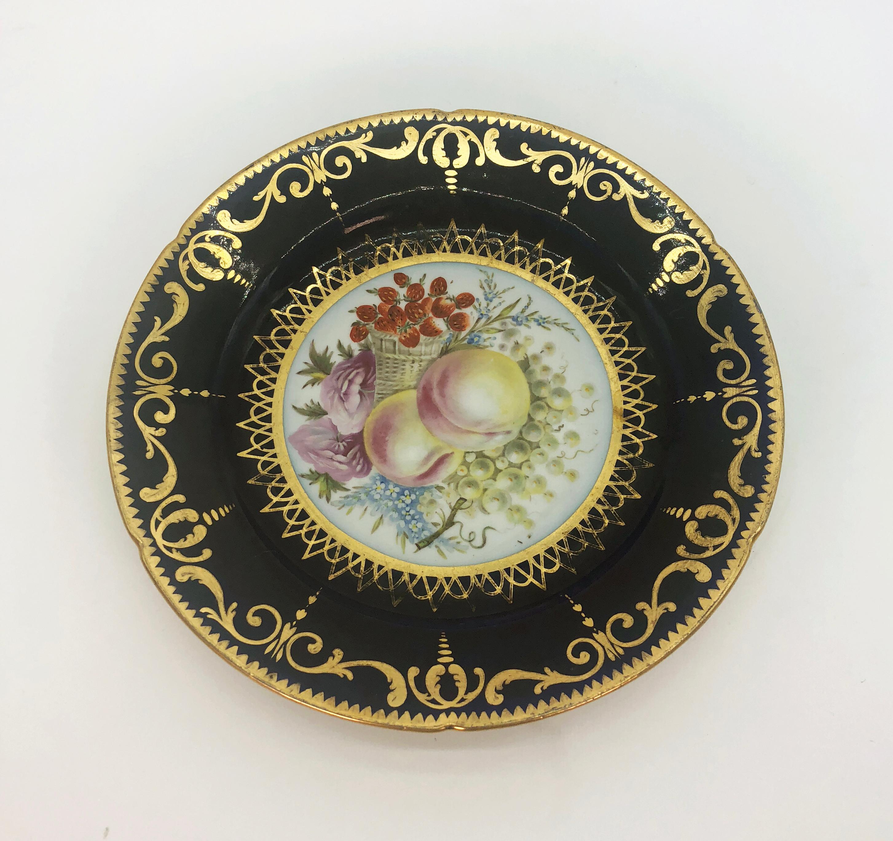 Hand-Painted Six Regency Hand Painted Porcelain Plates by Coalport, circa 1805 For Sale