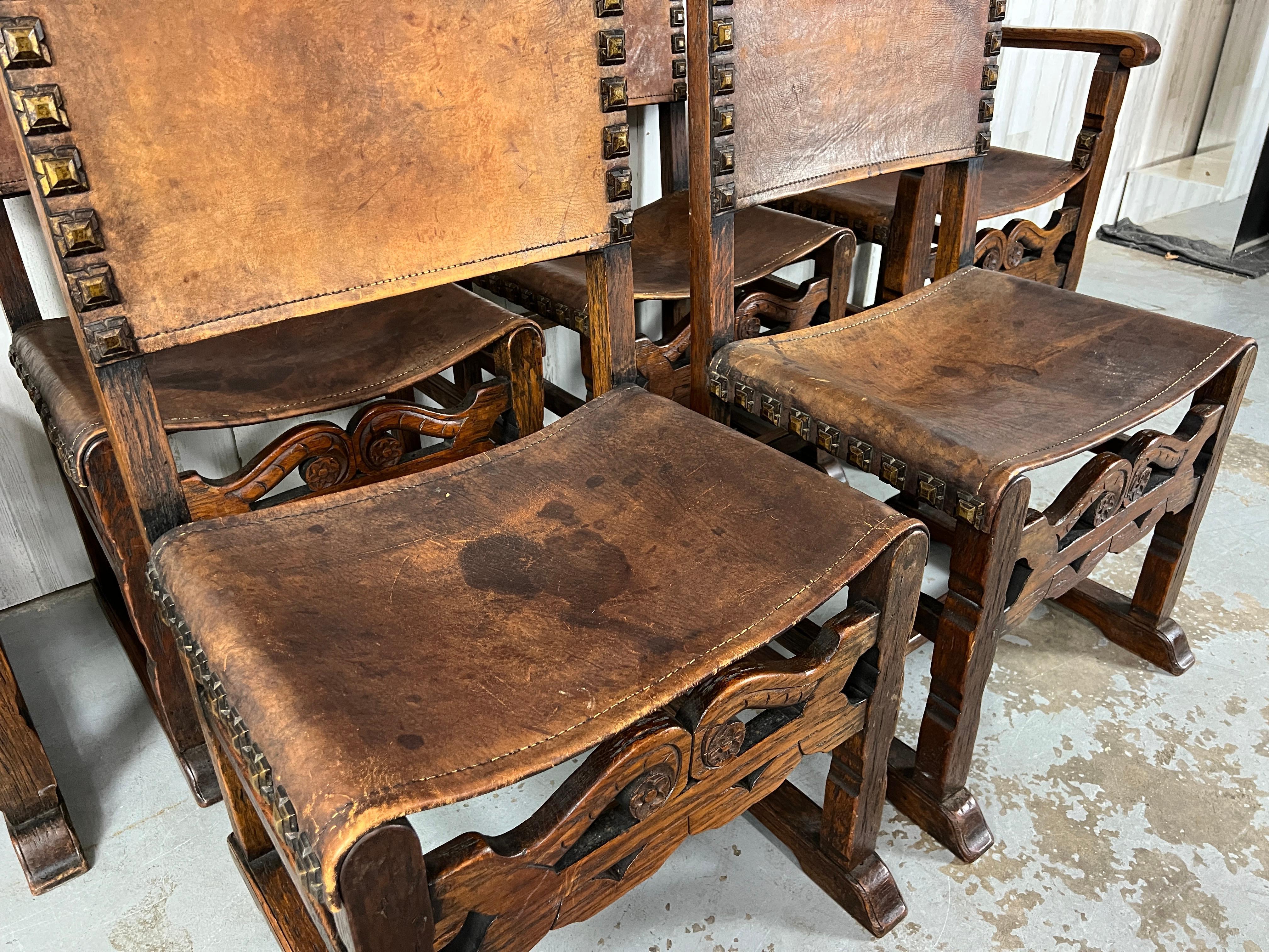 Six fauteuils à bretelles en cuir de style Renaissance en vente 4