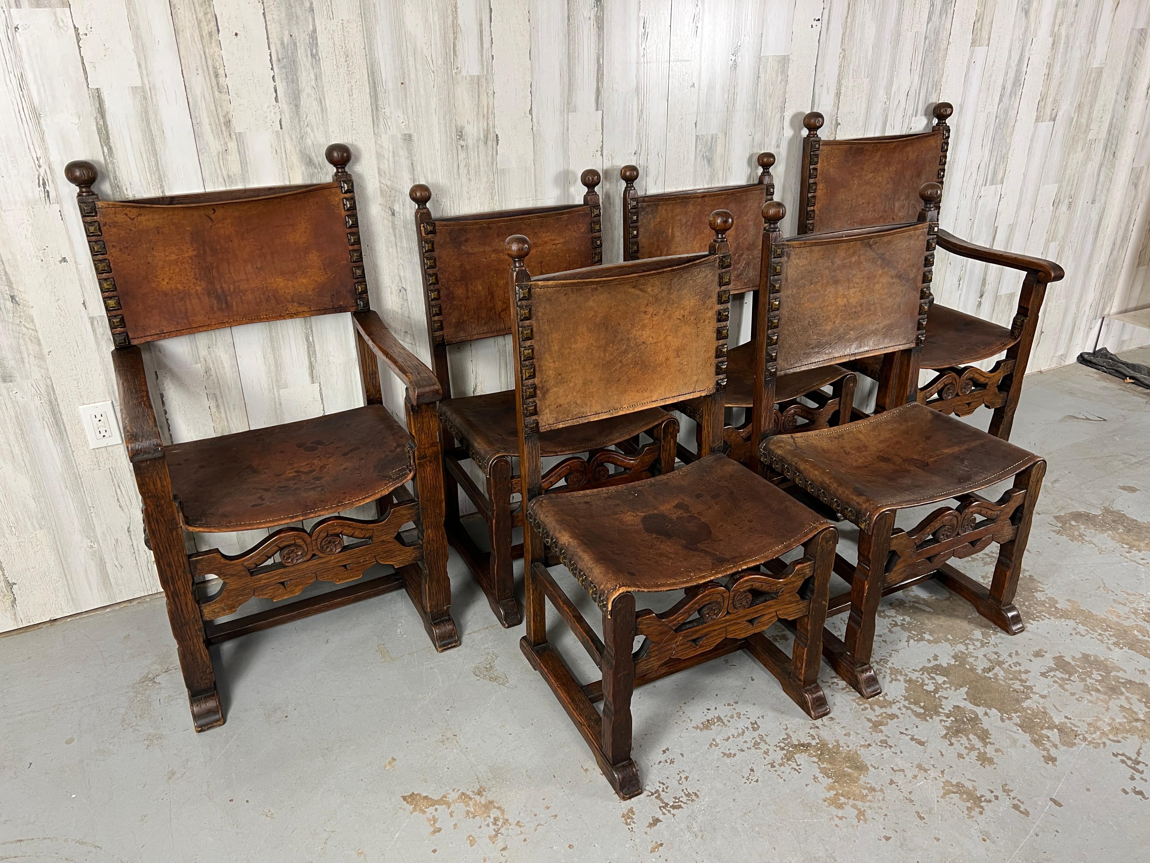 Six fauteuils à bretelles en cuir de style Renaissance en vente 1