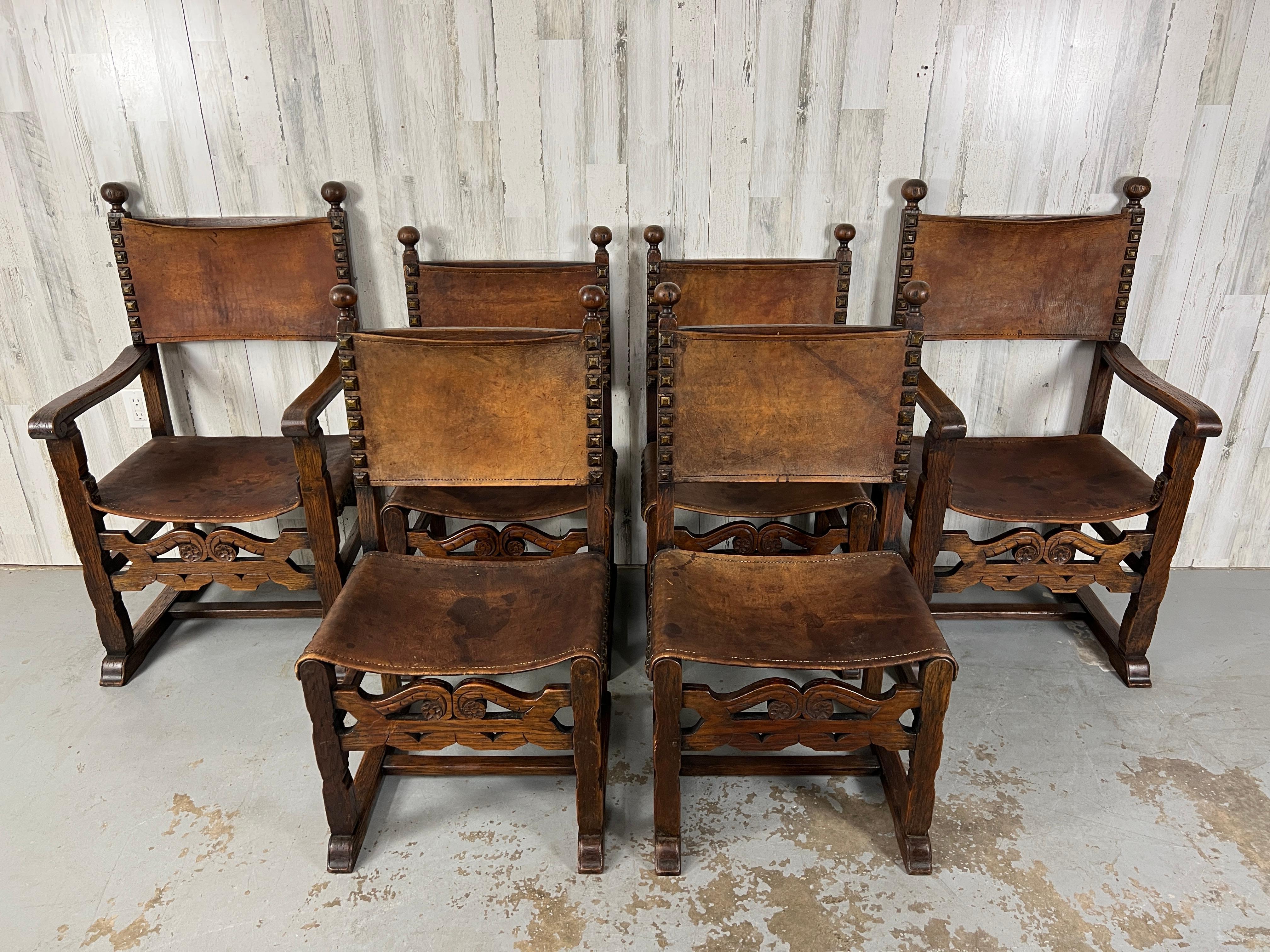 Six fauteuils à bretelles en cuir de style Renaissance en vente 2