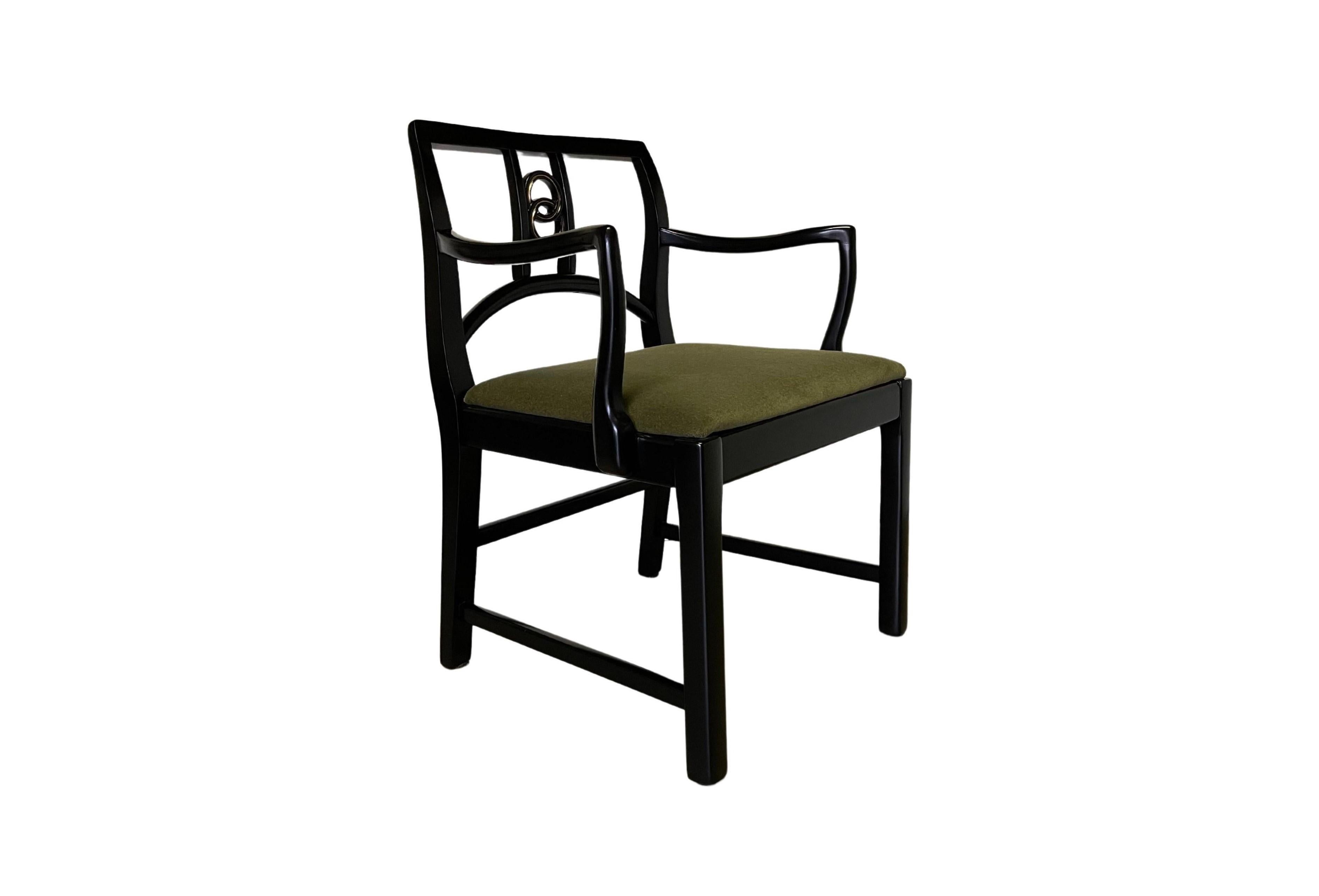 Américain Six chaises de salle à manger restaurées en laque noire de Michael Taylor pour Baker en vente