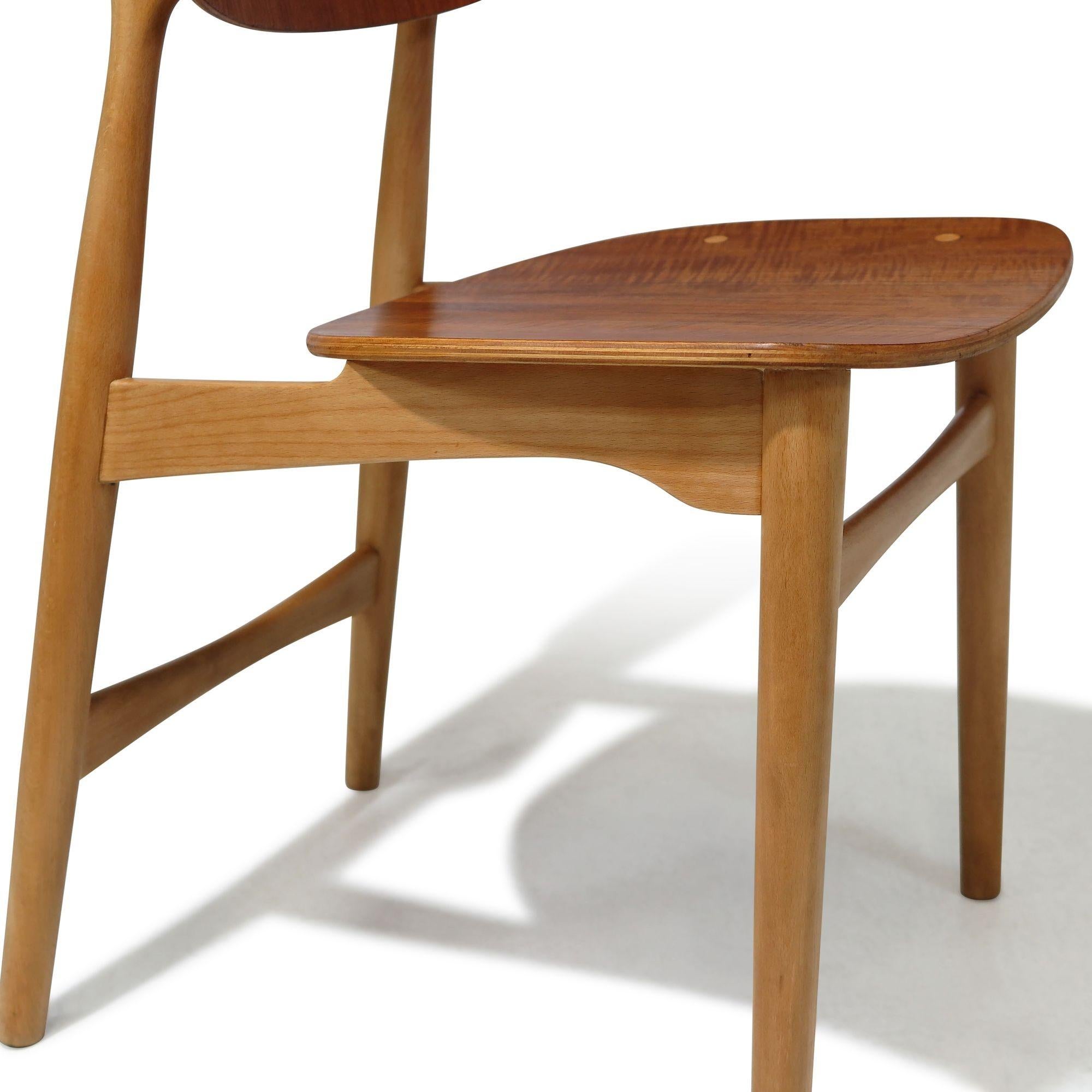 Sechs restaurierte dänische Esszimmerstühle aus Buche und Teakholz von Jens Hjorth aus der Mitte des Jahrhunderts (Geölt) im Angebot