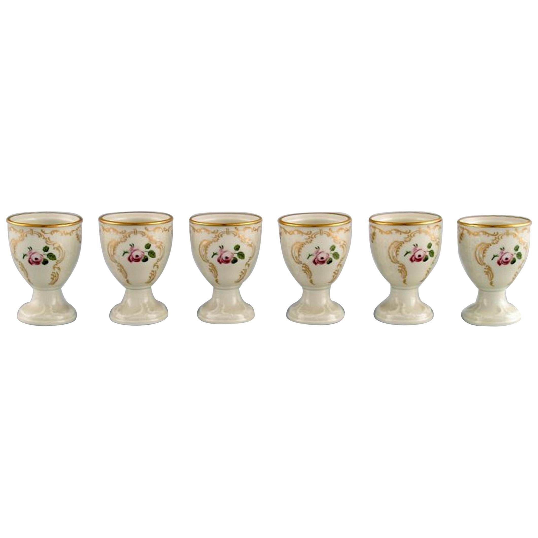 Seis hueveras Rosenthal Classic Rose de porcelana pintada a mano, mediados del siglo XX
