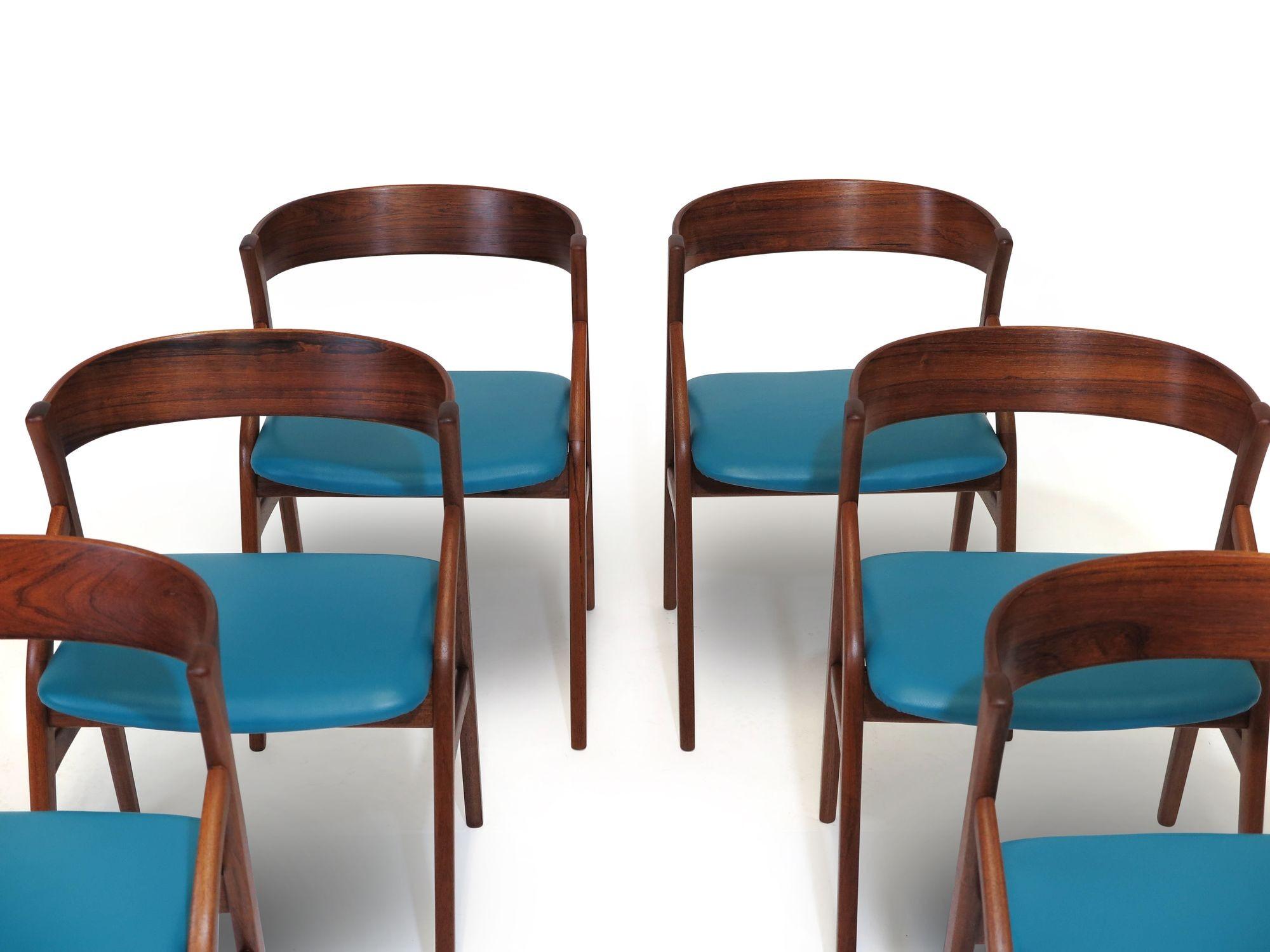 Six chaises de salle à manger danoises en bois de rose et cuir bleu en vente 2