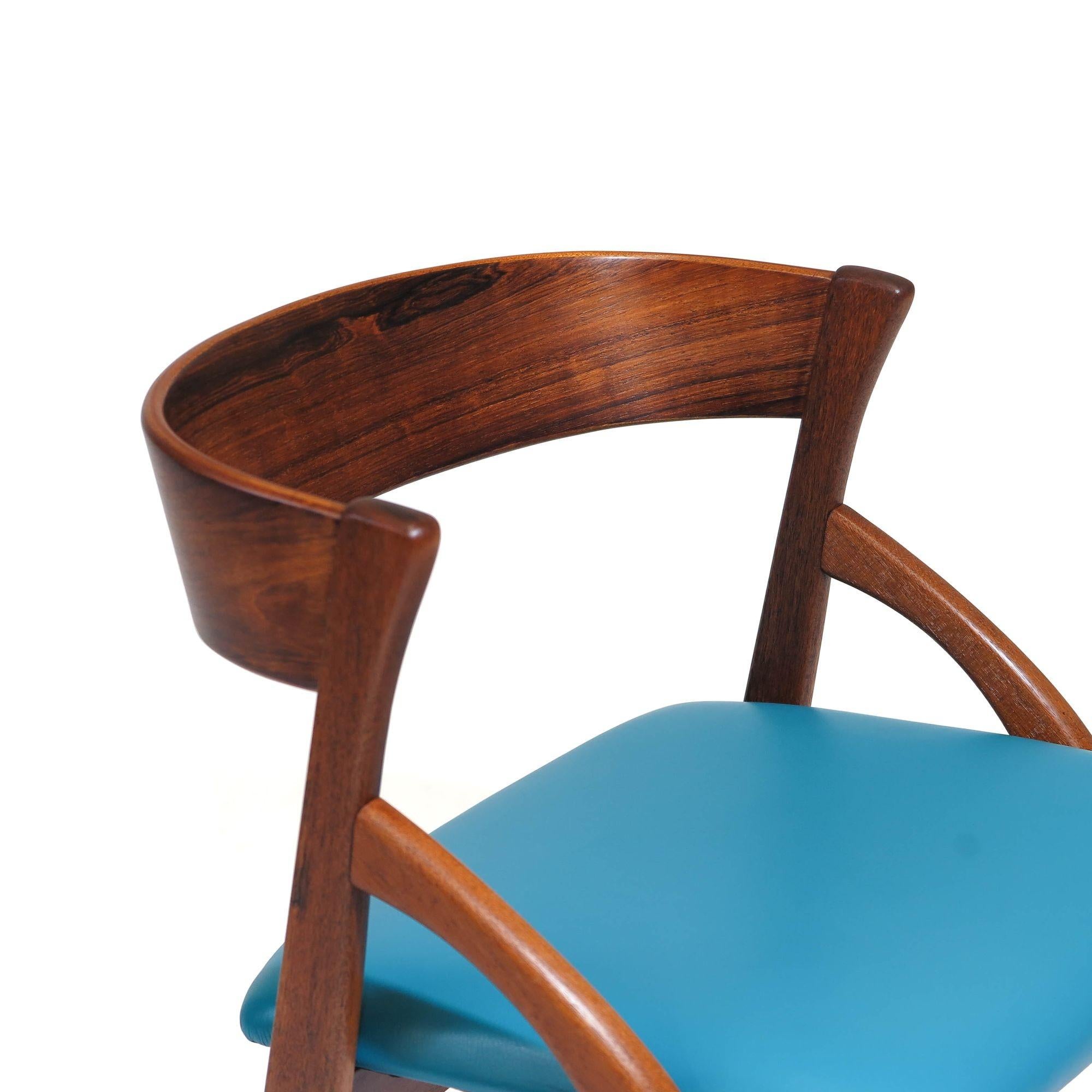 Danois Six chaises de salle à manger danoises en bois de rose et cuir bleu en vente