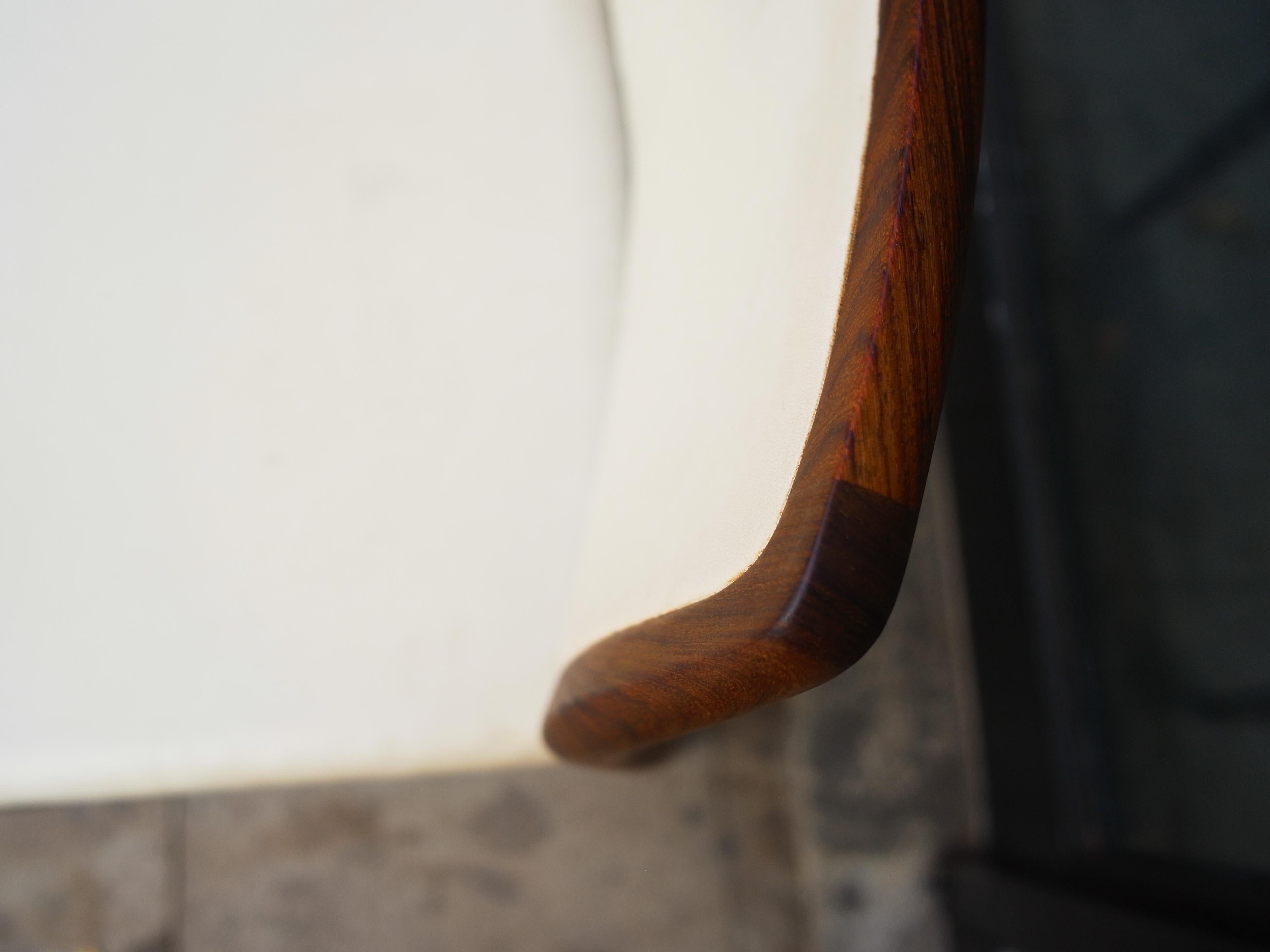 Six hardwood Niels Moller Model 80 Chairs, with cream vinyl upholstery In Fair Condition For Sale In London, GB