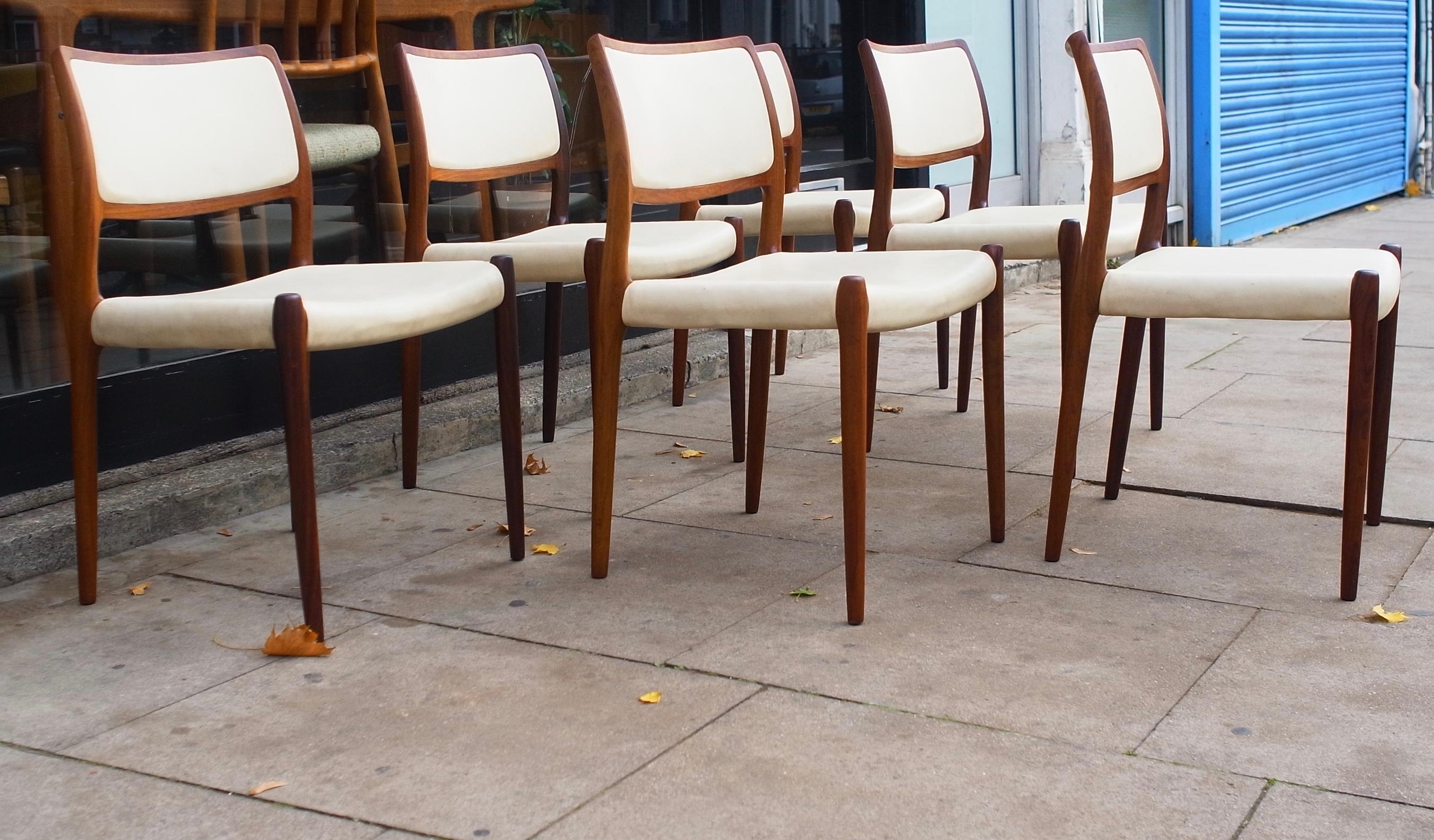 Six hardwood Niels Moller Model 80 Chairs, with cream vinyl upholstery For Sale 1