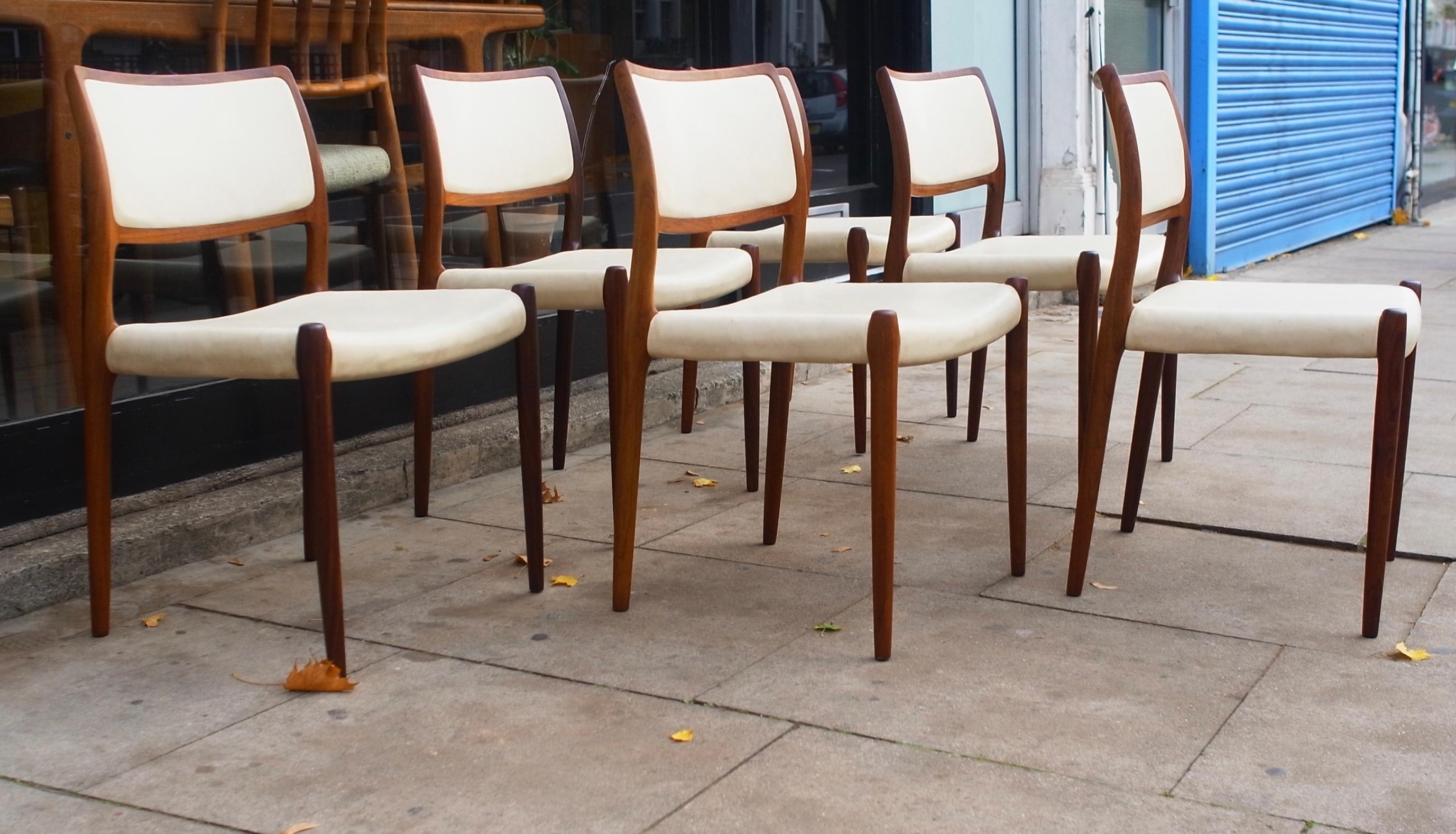 Six hardwood Niels Moller Model 80 Chairs, with cream vinyl upholstery  For Sale 2