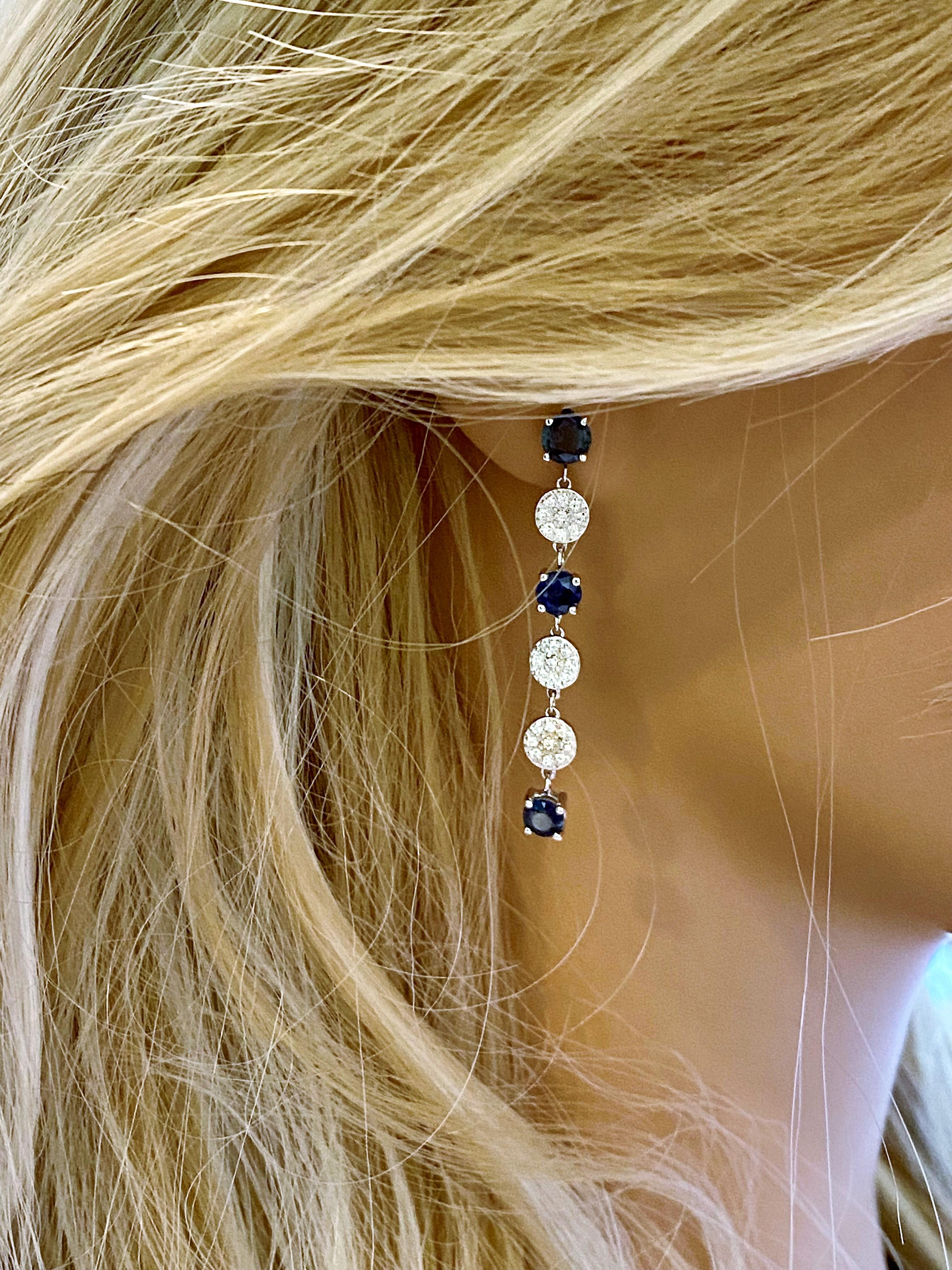 Six Round Blue Ceylon Sapphires and Diamonds White Gold Drop Dangle Earrings In New Condition In New York, NY