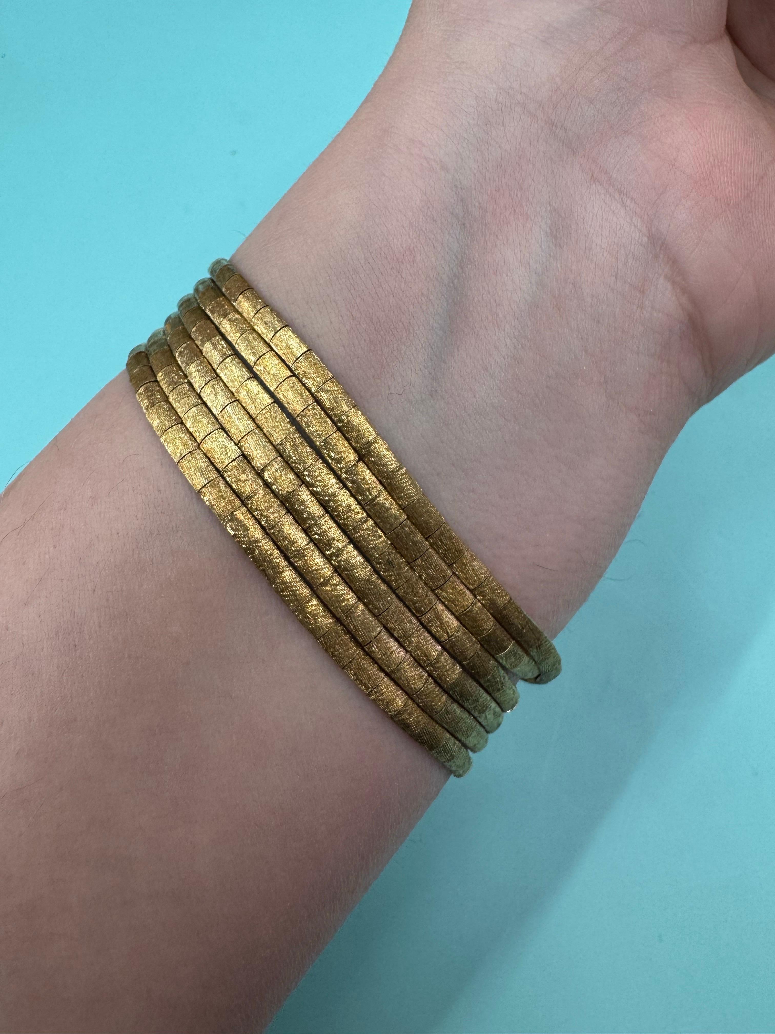 Sechsreihiges gebürstetes, mehrstrangiges Saphirarmband 18KT Gold 48,64 Gramm, gebürstet im Angebot 2