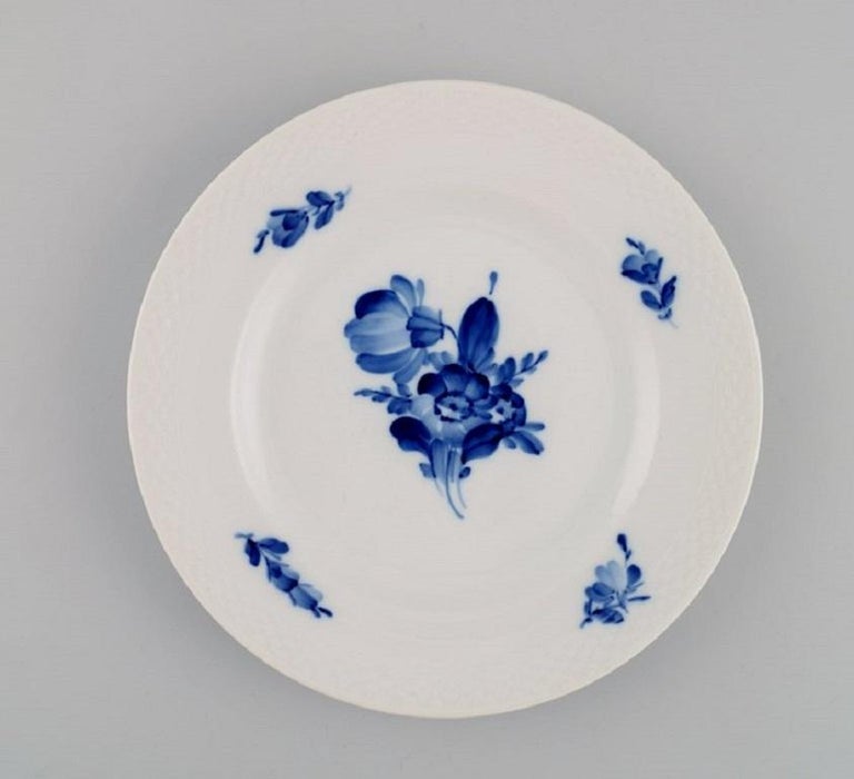 Six Royal Copenhagen Blue Flower Braided plates.
Model numbers 10/8093 and 10/8094.
Largest diameter: 19.2 cm.
In excellent condition.
Stamped.
1st factory quality.