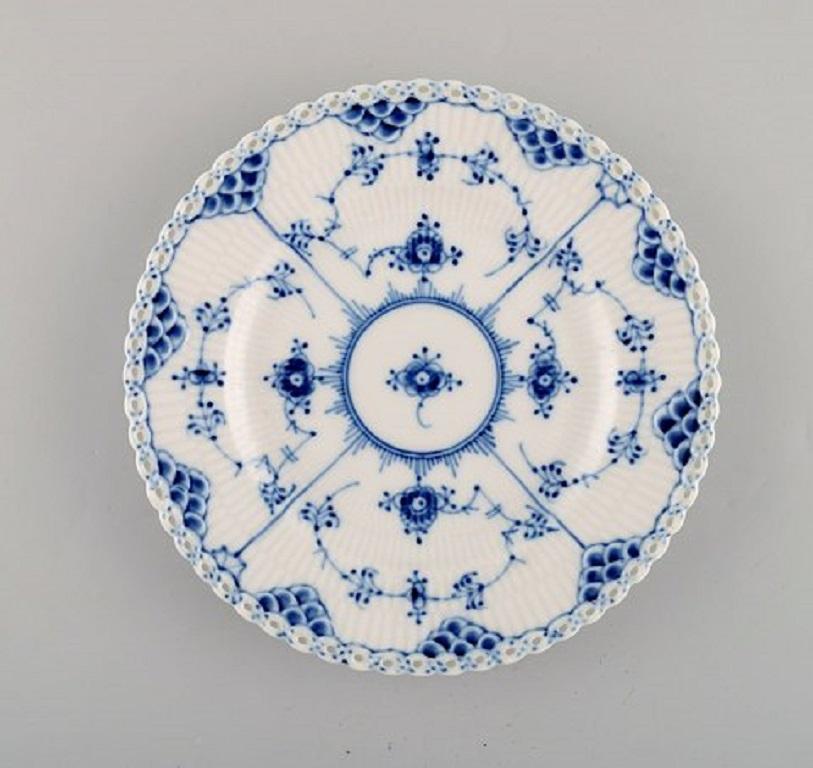 Six royal Copenhagen blue fluted full lace plates in porcelain. Model number 1/1087.
Measures: 17.5 cm.
In perfect condition.
Stamped.
1st factory quality.