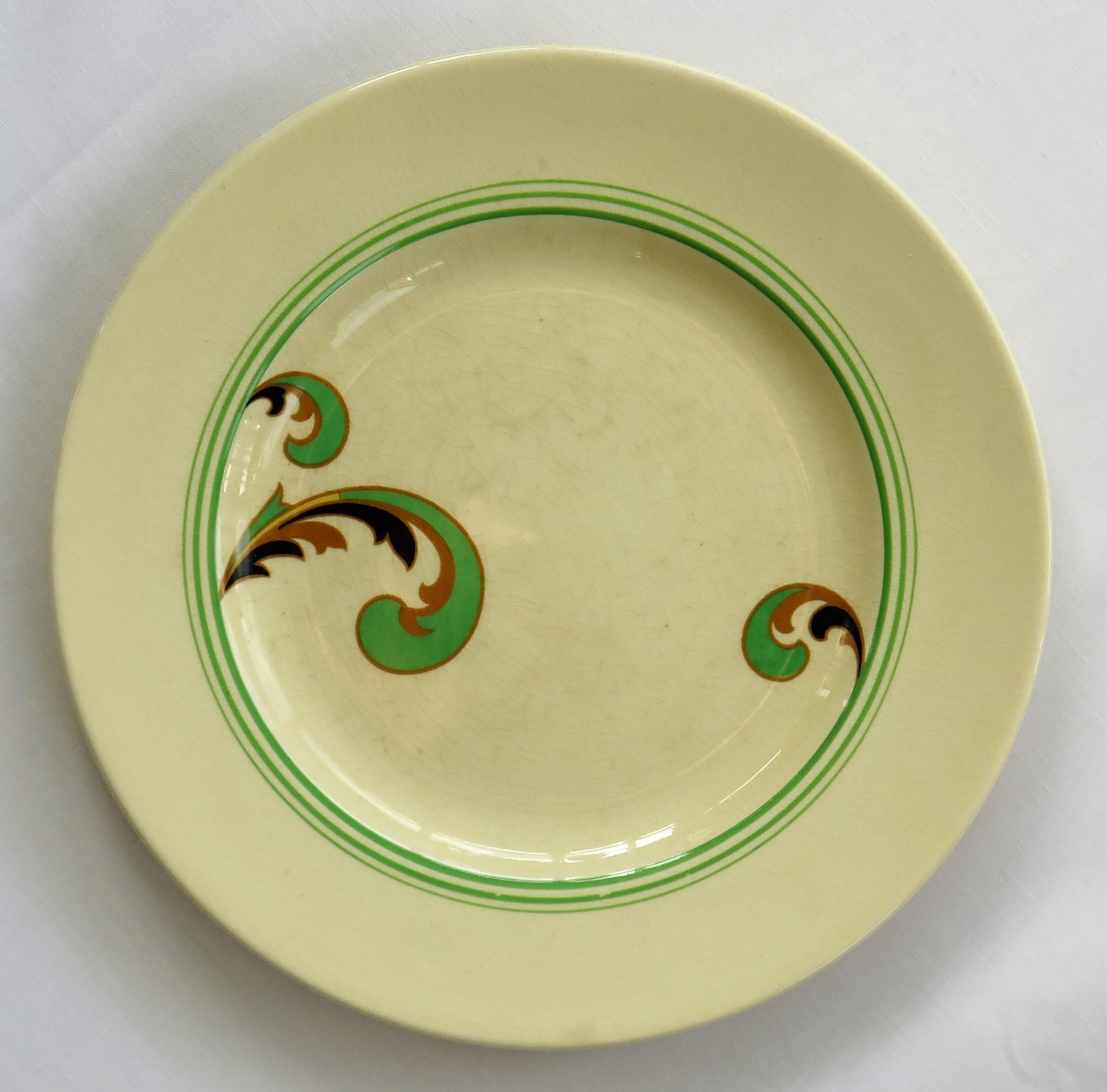Six Royal Doulton Pottery Side Plates in Lynn Art Deco Pattern D5204, circa 1930 For Sale 2