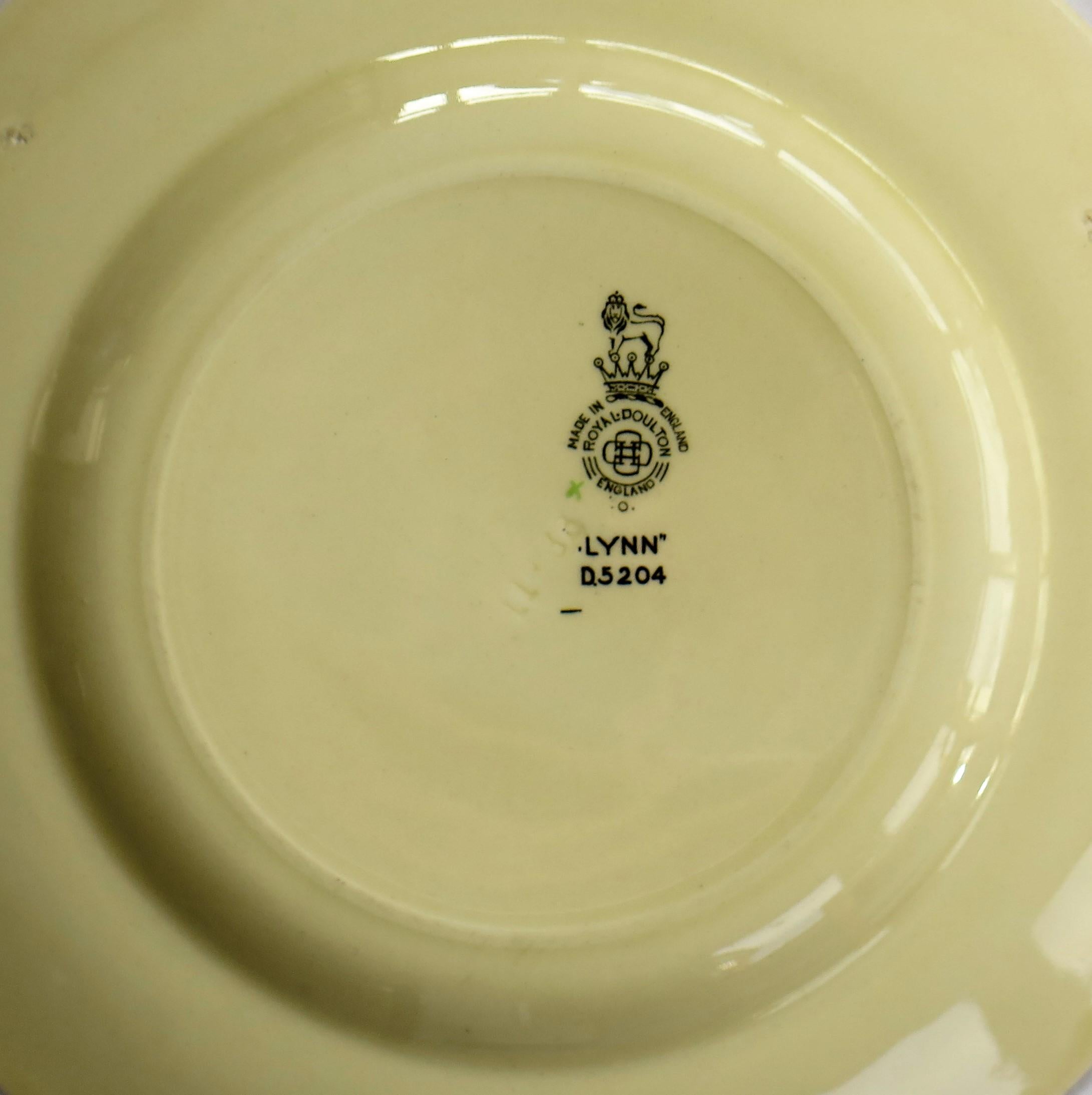 Six assiettes d'accompagnement en poterie Royal Doulton à motif Art déco Lynn D5204, vers 1930 en vente 12