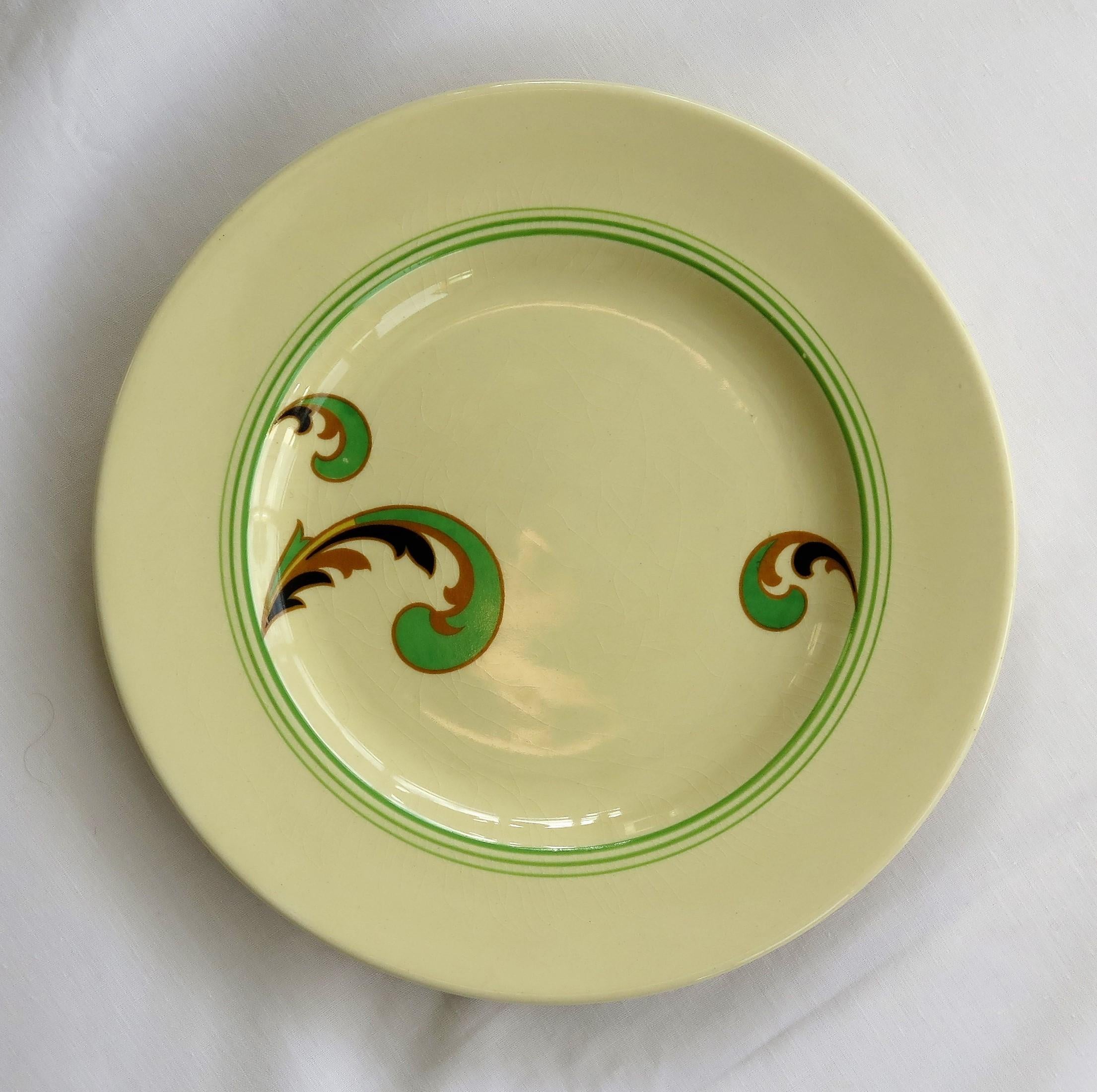 Six Royal Doulton Pottery Side Plates in Lynn Art Deco Pattern D5204, circa 1930 In Good Condition For Sale In Lincoln, Lincolnshire