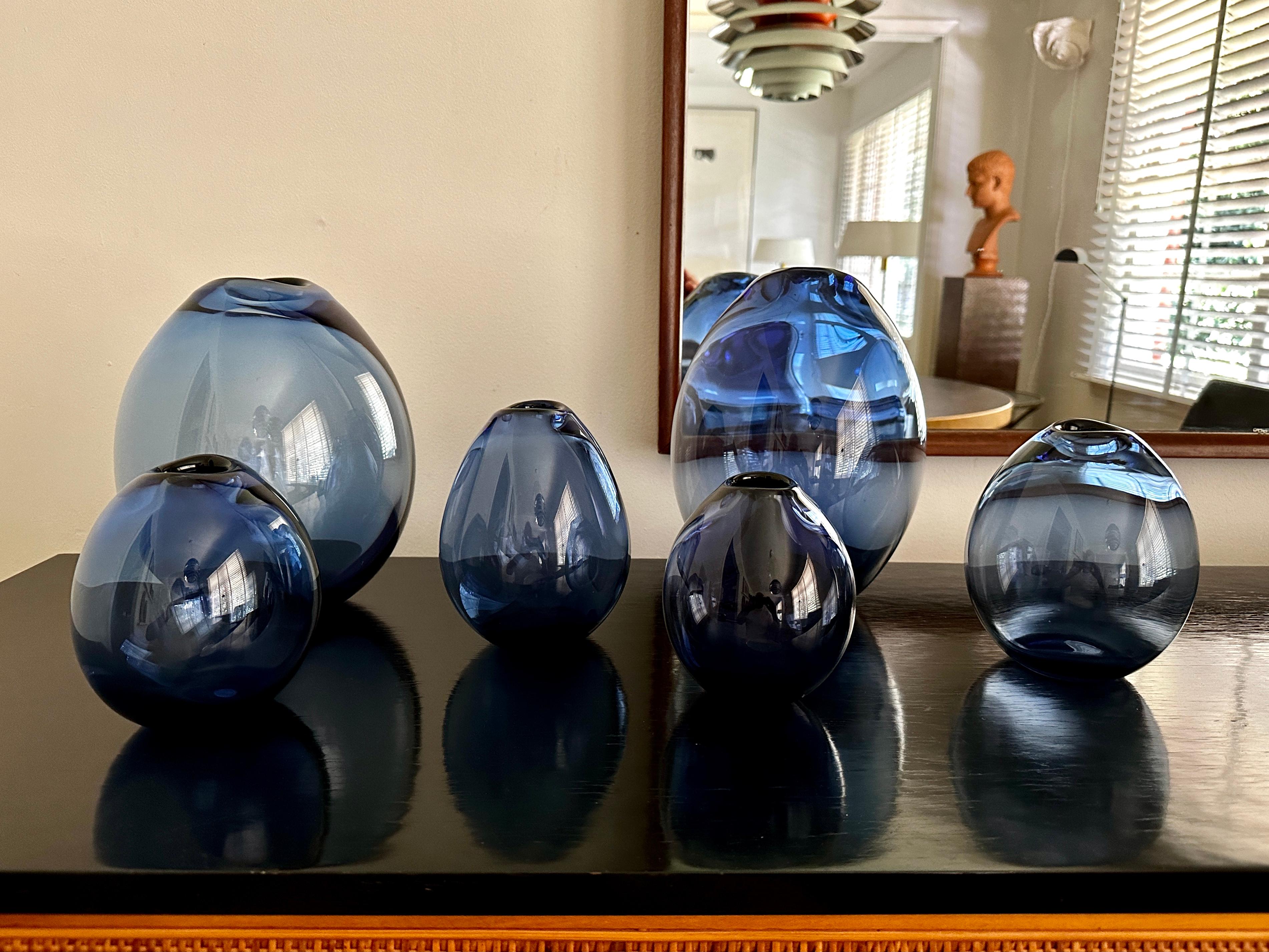 Six Sapphire Blue Per Lütken Designed Drop Vases From Holmegaard For Sale 2