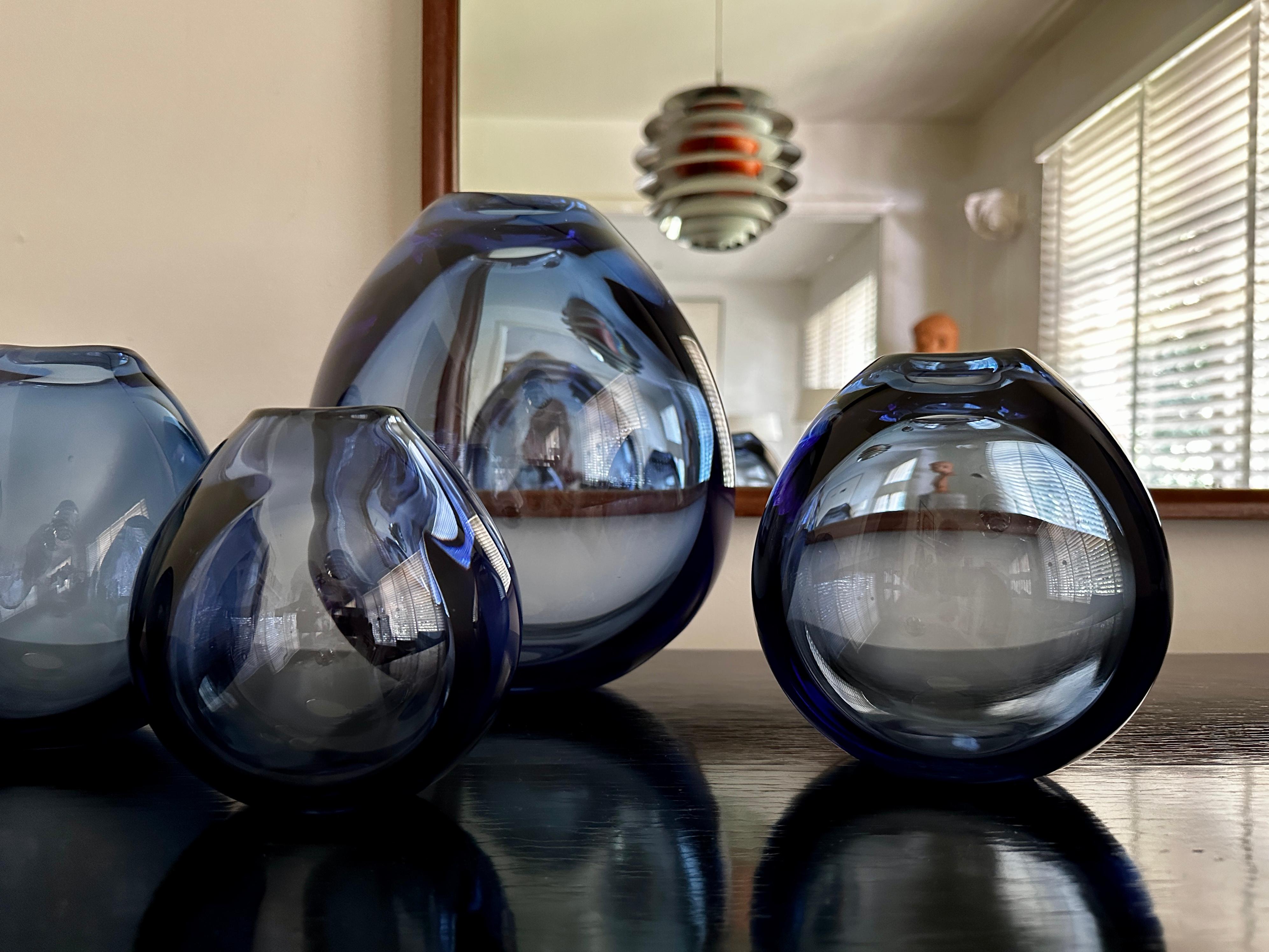 Six Sapphire Blue Per Lütken Designed Drop Vases From Holmegaard In Good Condition In Doraville, GA