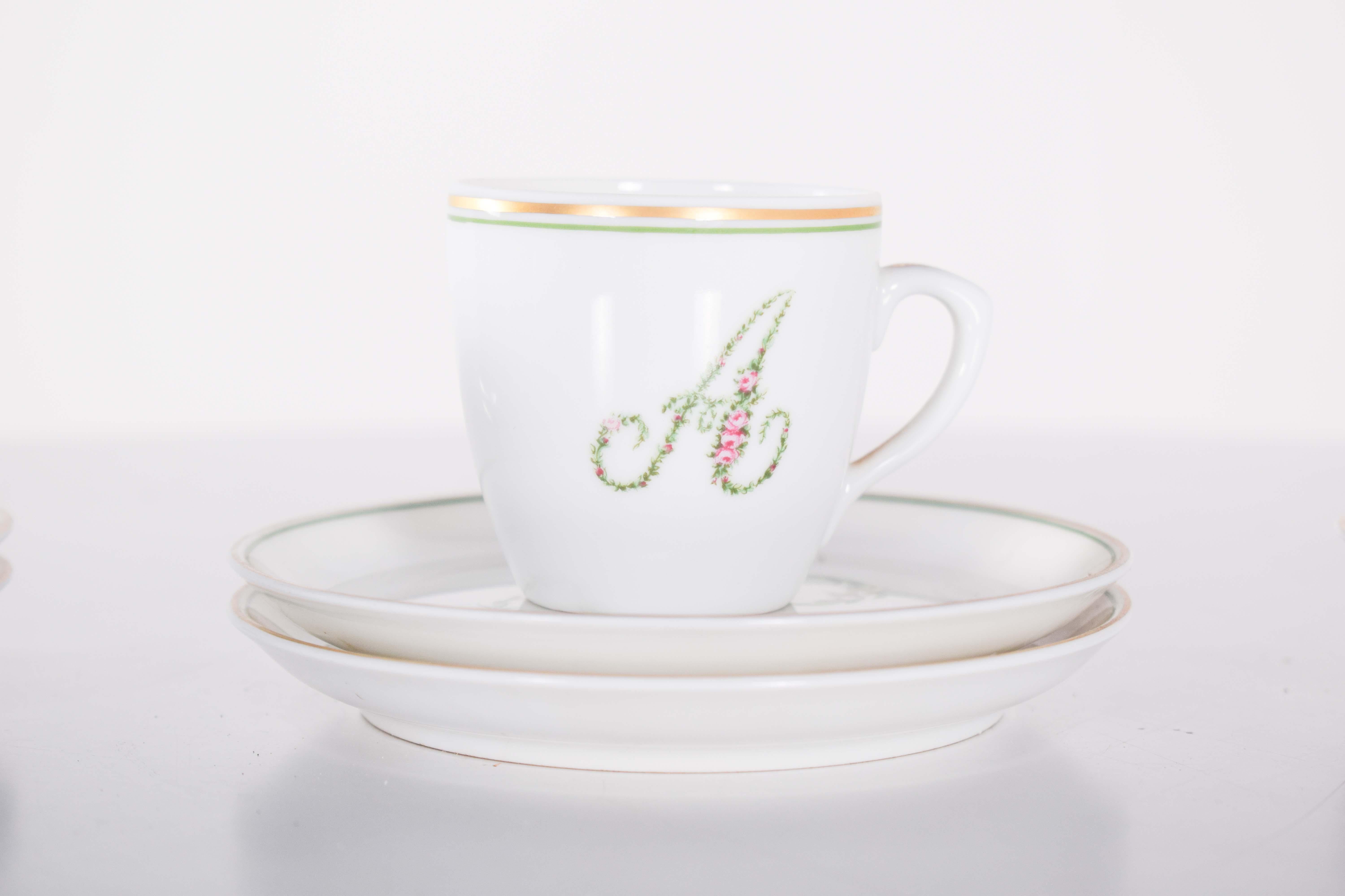 Mid-Century moderno Sei piattini e tre tazze da caffè Vista Alegre Porcelaine in vendita