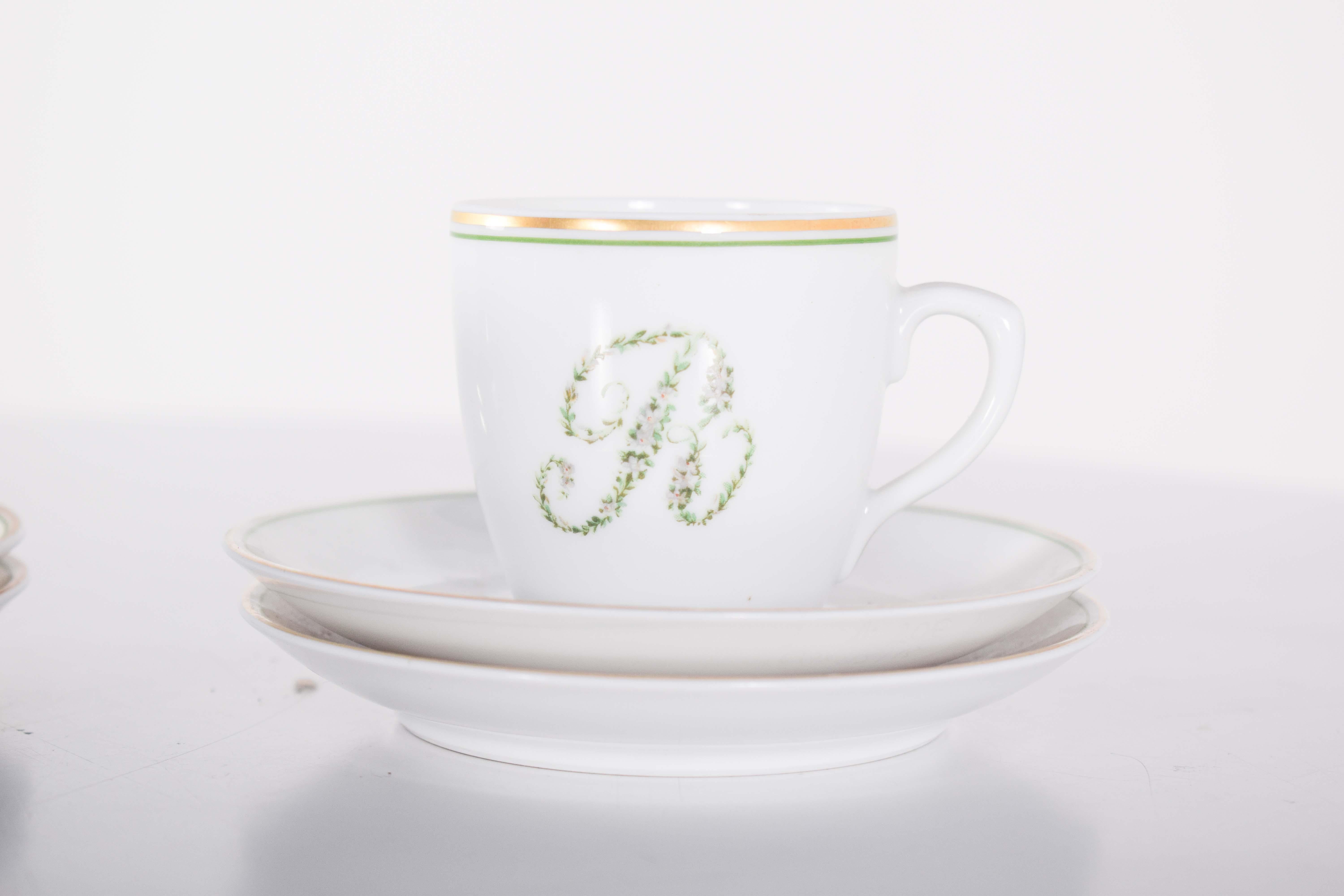 Portoghese Sei piattini e tre tazze da caffè Vista Alegre Porcelaine in vendita