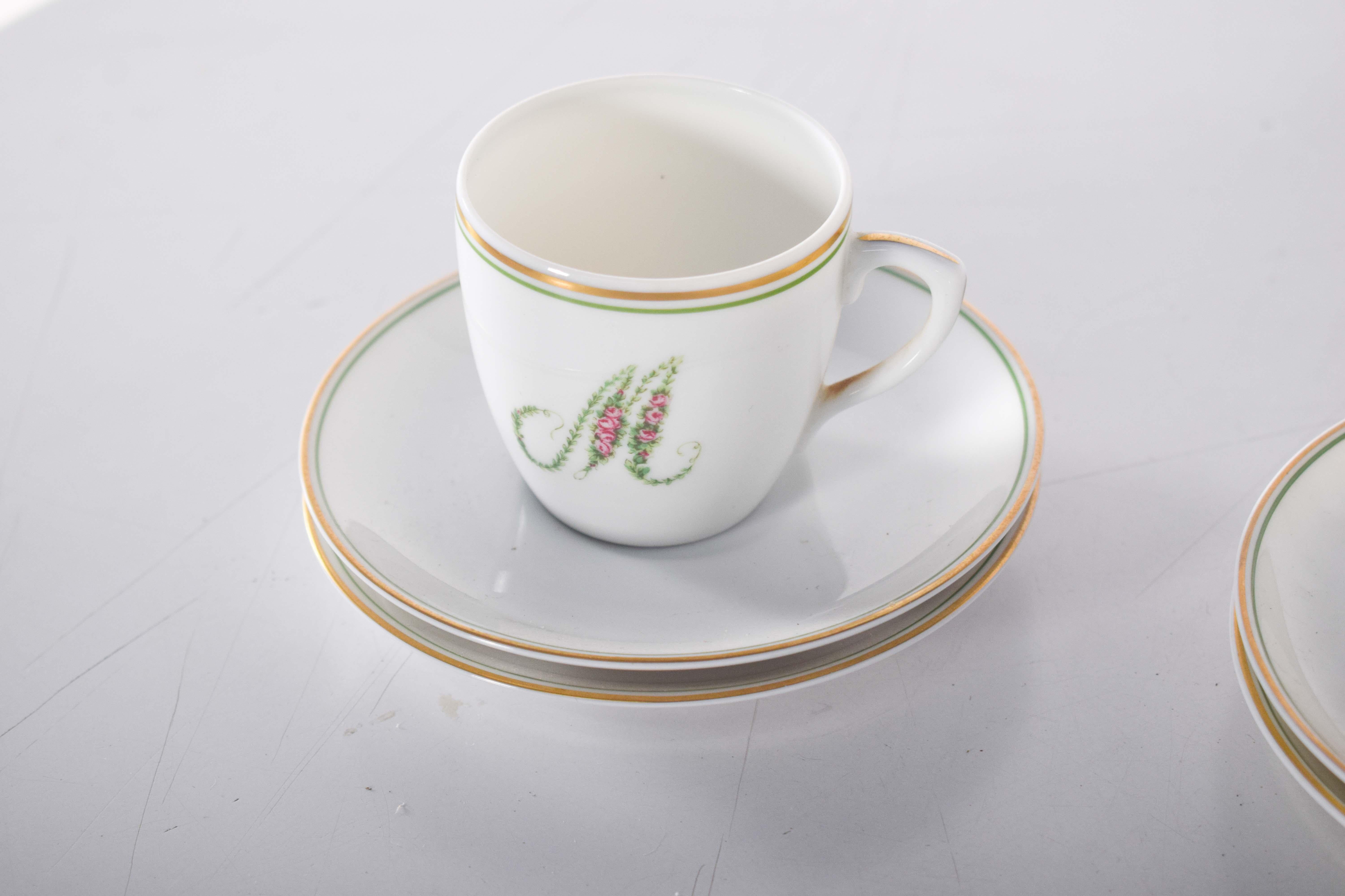 Sei piattini e tre tazze da caffè Vista Alegre Porcelaine In condizioni discrete in vendita a Lisboa, Lisboa
