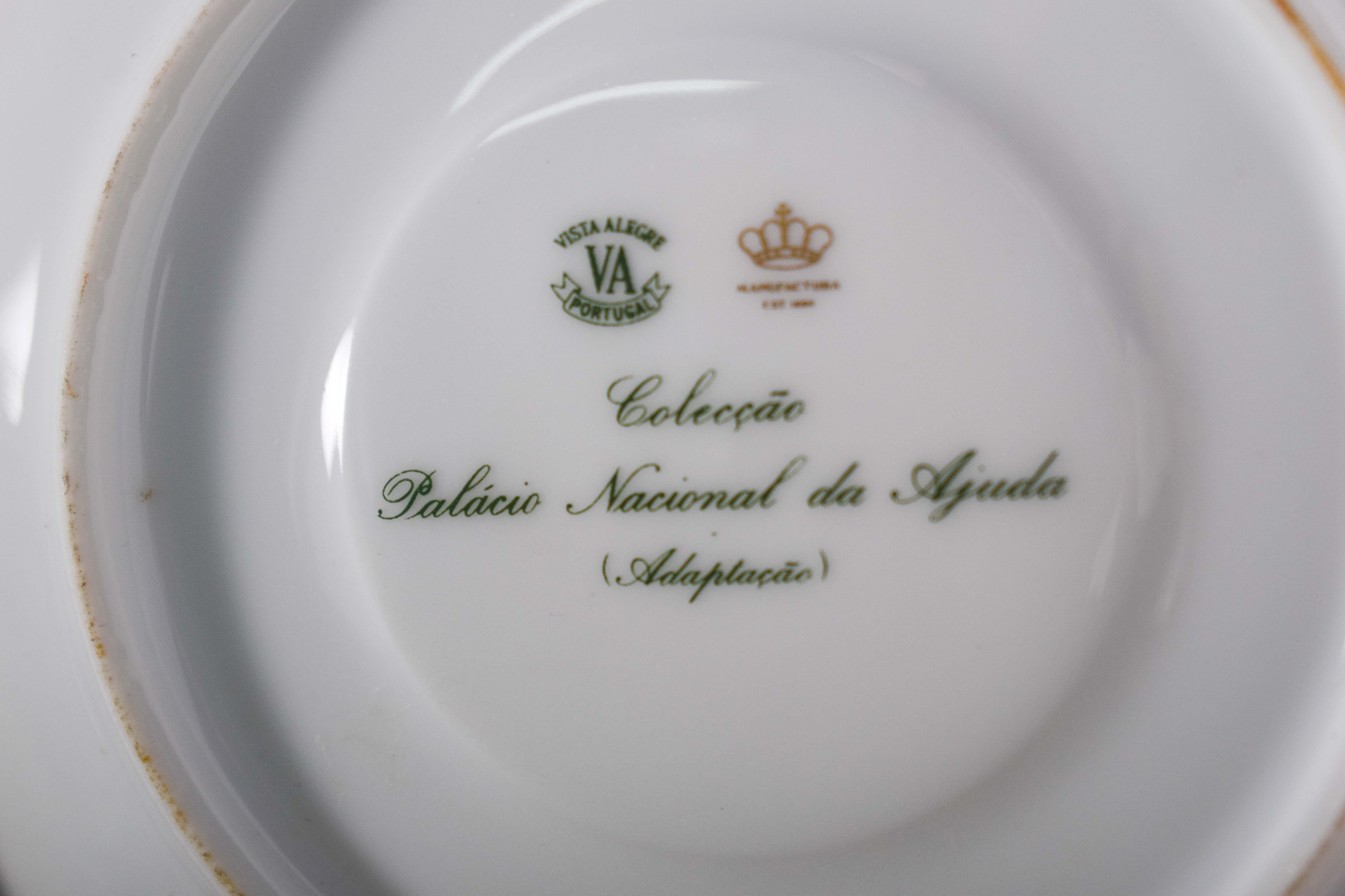 Sei piattini e tre tazze da caffè Vista Alegre Porcelaine in vendita 1
