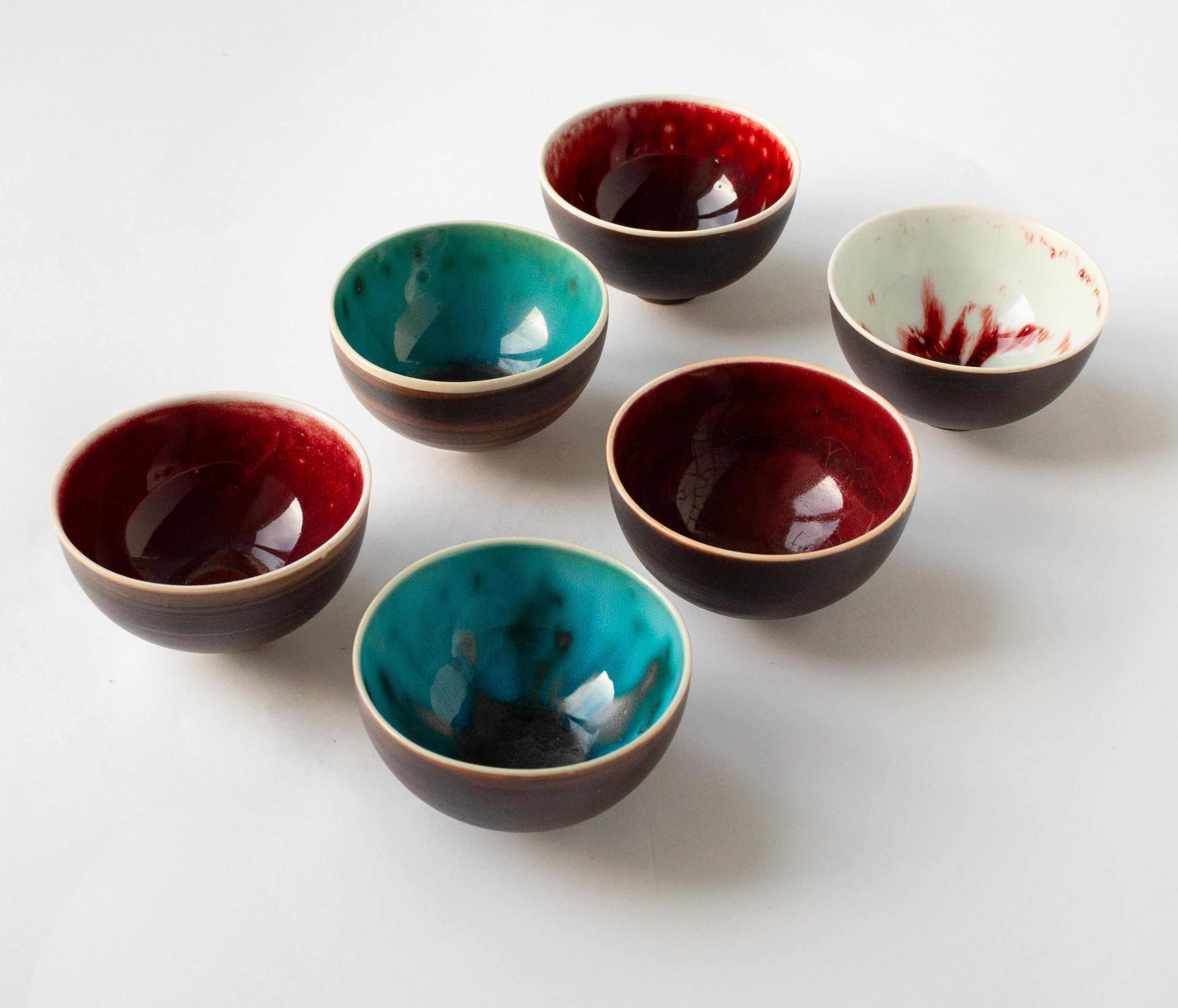Fait main Six bols modernes scandinaves rouges et bleus, Friedl Holzer-Kjellberg, Arabia en vente