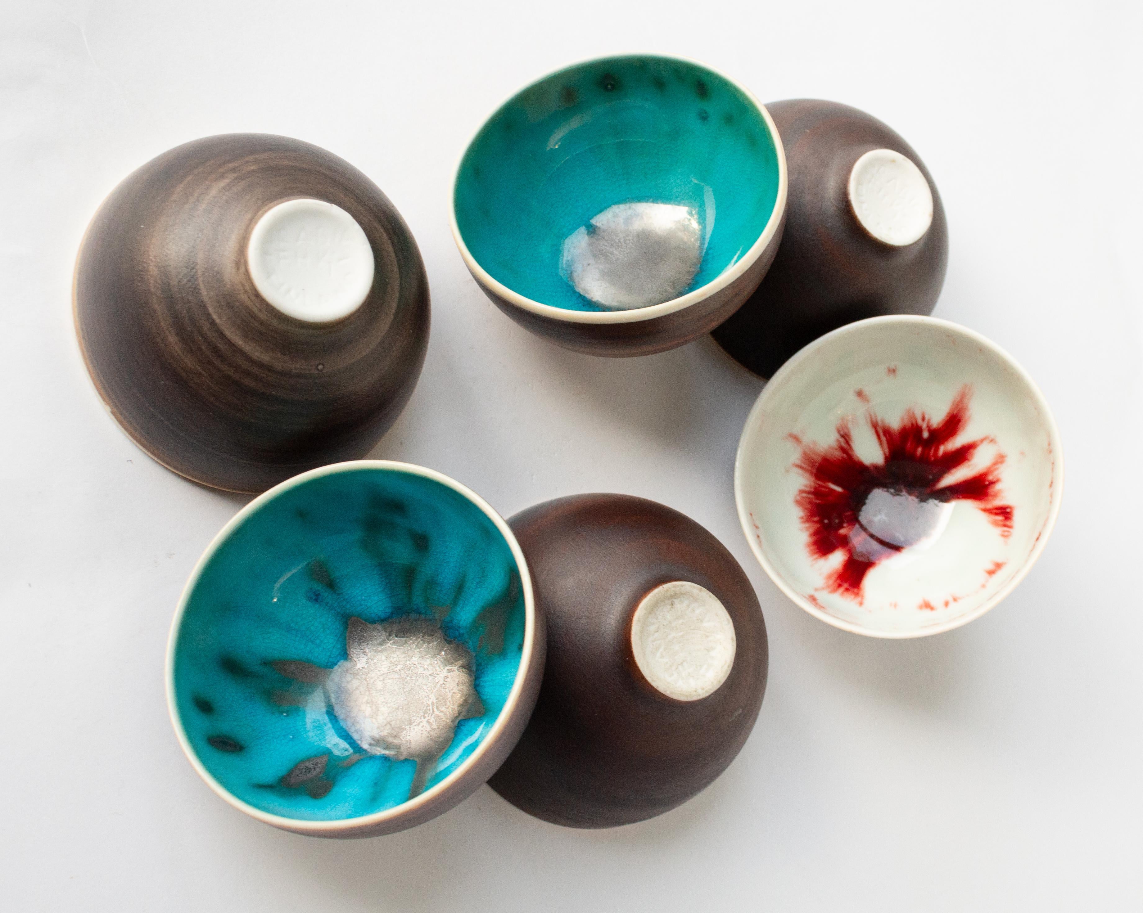 Six bols modernes scandinaves rouges et bleus, Friedl Holzer-Kjellberg, Arabia en vente 1