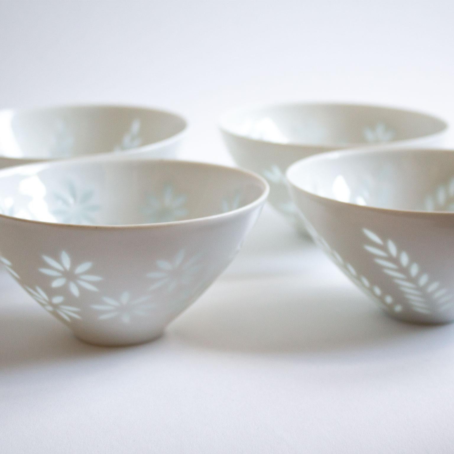Porcelain Eight Scandinavian Modern Rice Grain Bowls by Friedl Holzer-Kjellberg, Arabia