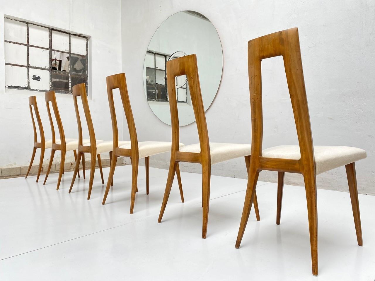 Six Sculptural Form 'Turin School' Walnut & Mohair Dining Chairs, Italy, 1940's In Good Condition In bergen op zoom, NL