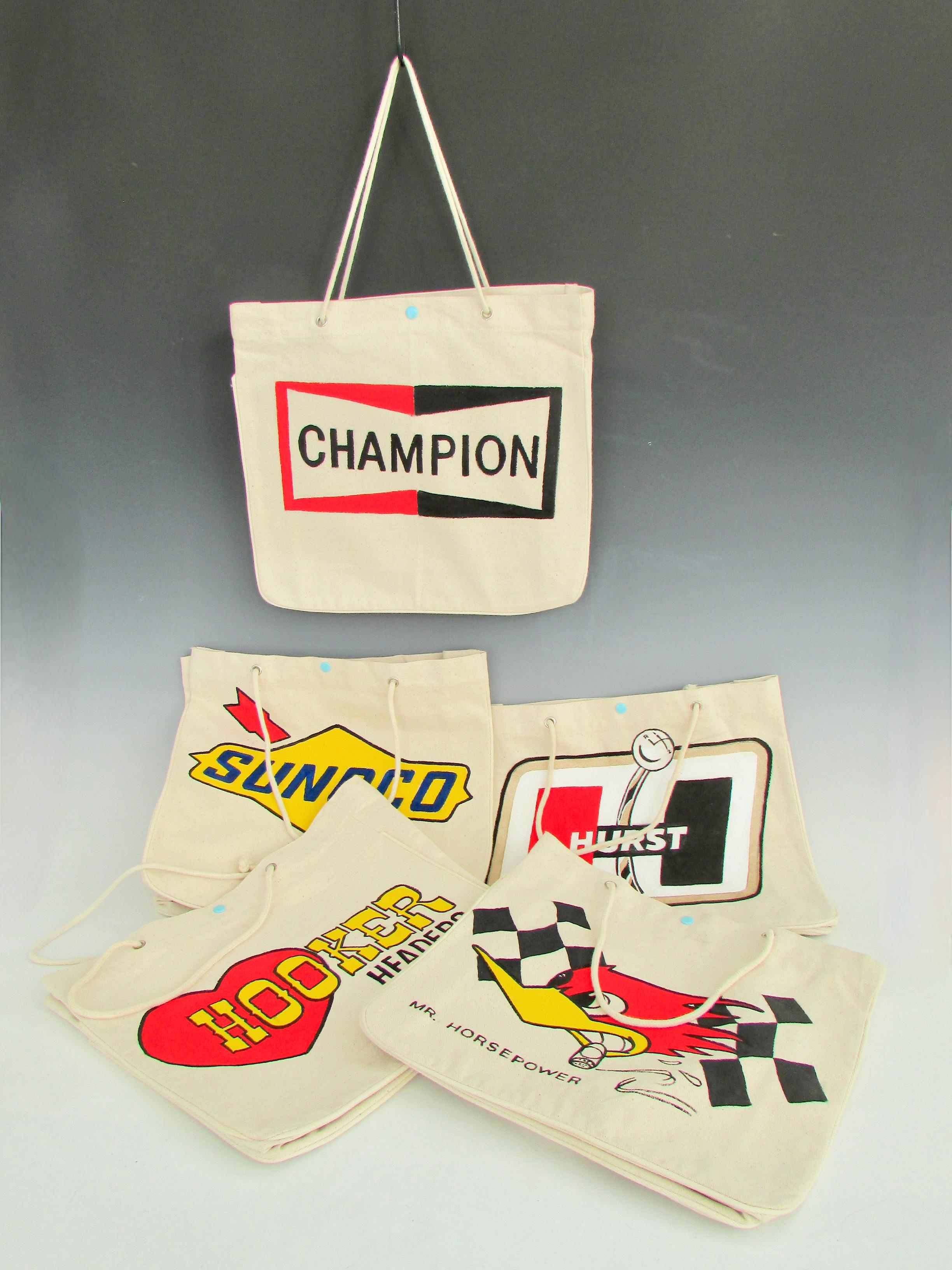 Six sacs à main ou sacs à main Separate peints à la main sur le thème de la voiture à charnière en vente 9