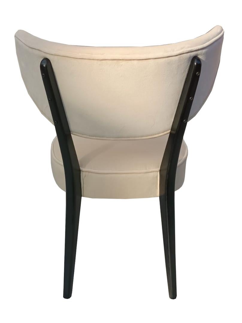 Seis sillas de comedor Shell, terciopelo beige claro, Estudio Vintola, Europa, Polonia Hecho a mano en venta