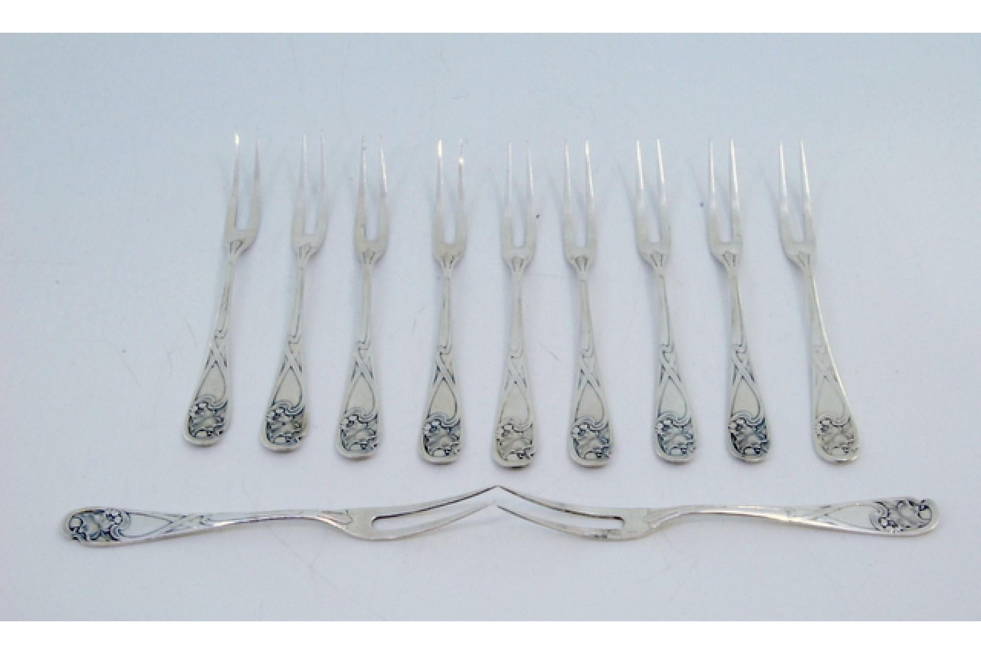 Description: Set of six silver dessert forks with floral reliefs on the handles and monogram cards. Metal: Silver. Origin: European. Brand: Unknown. Weight: 51.87 grams. Dimensions: 11.5x1cm. Content: 925/1000. Assay Mark: Yes. Additional