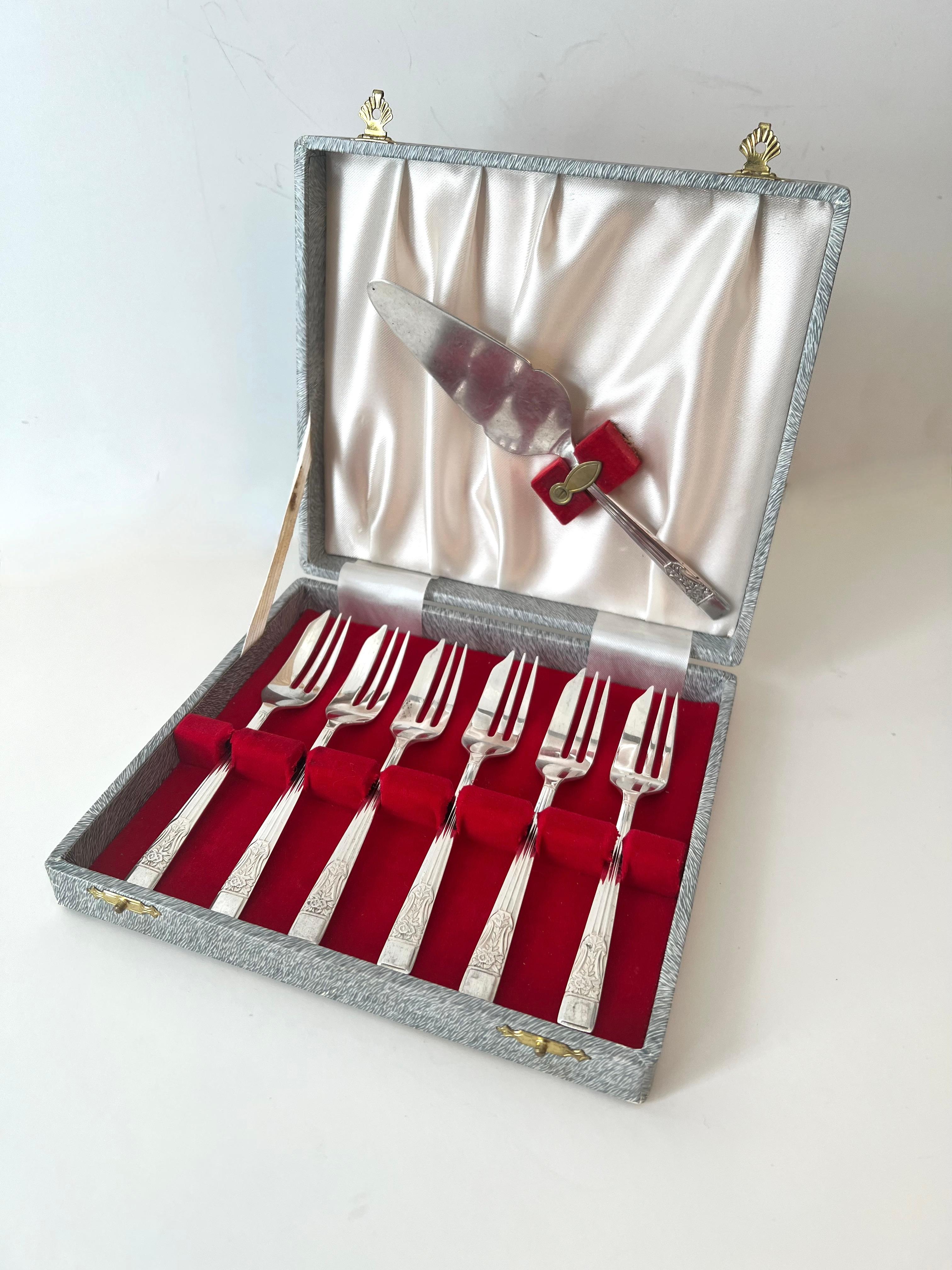 Mid-Century Modern Six Silver Plate Dessert Forks with Server in Box For Sale