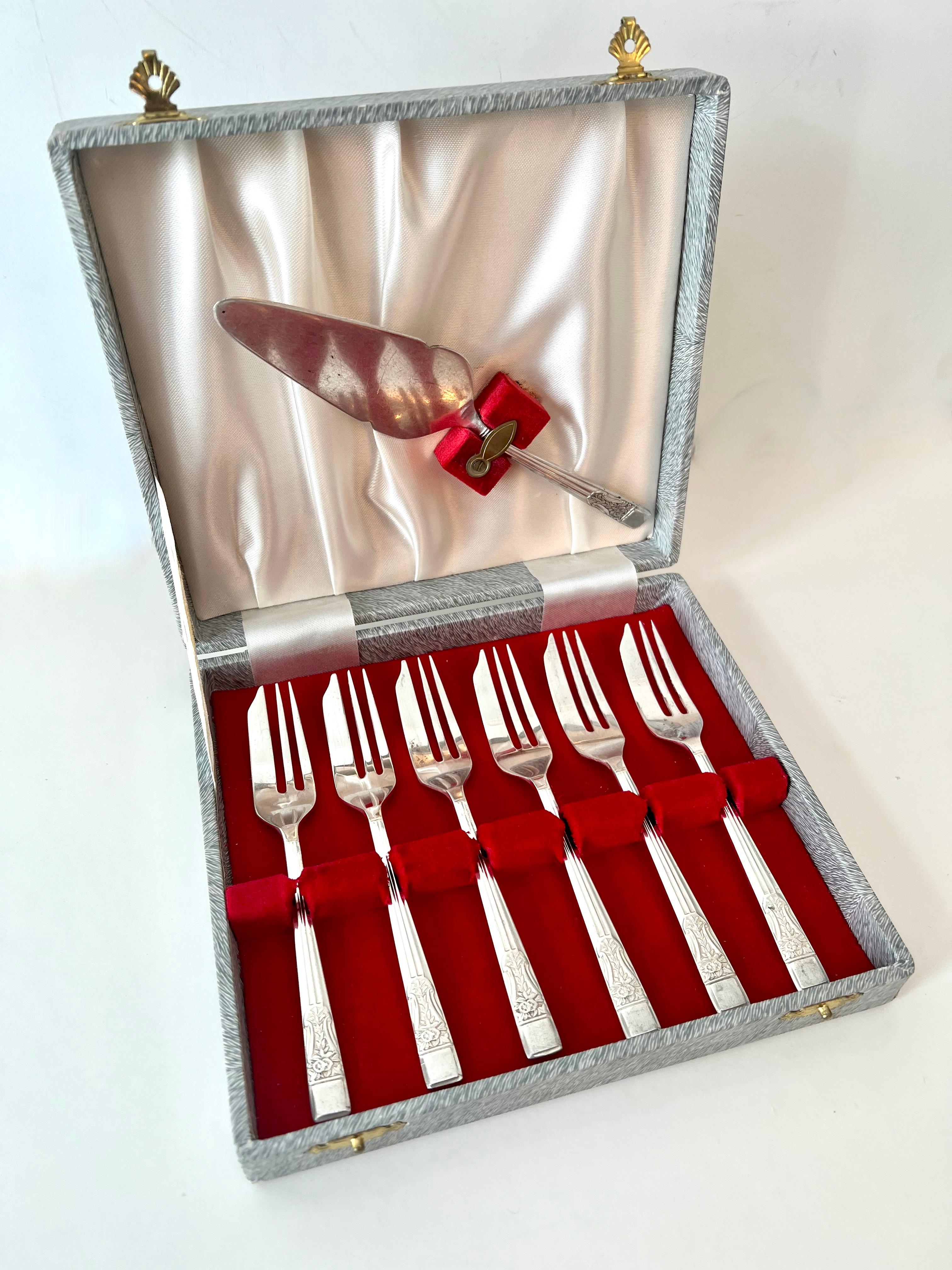 20th Century Six Silver Plate Dessert Forks with Server in Box For Sale