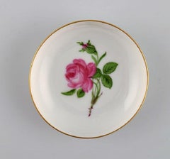 Six small Meissen Pink Rose bowls in hand-painted porcelain with gold edge.