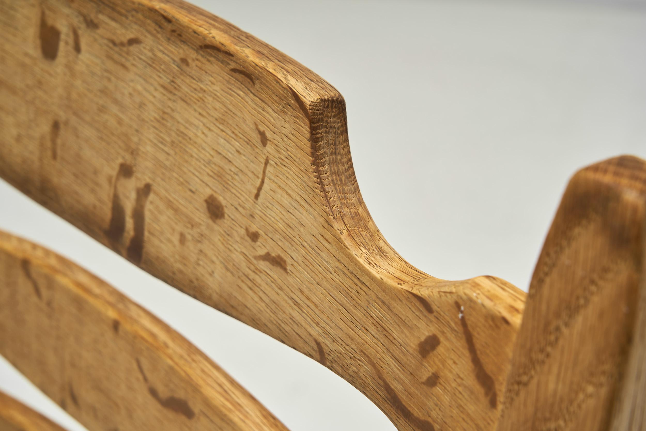 Six chaises de salle à manger en chêne massif à la manière de Henning Kjærnulf, Danemark années 1960 en vente 1