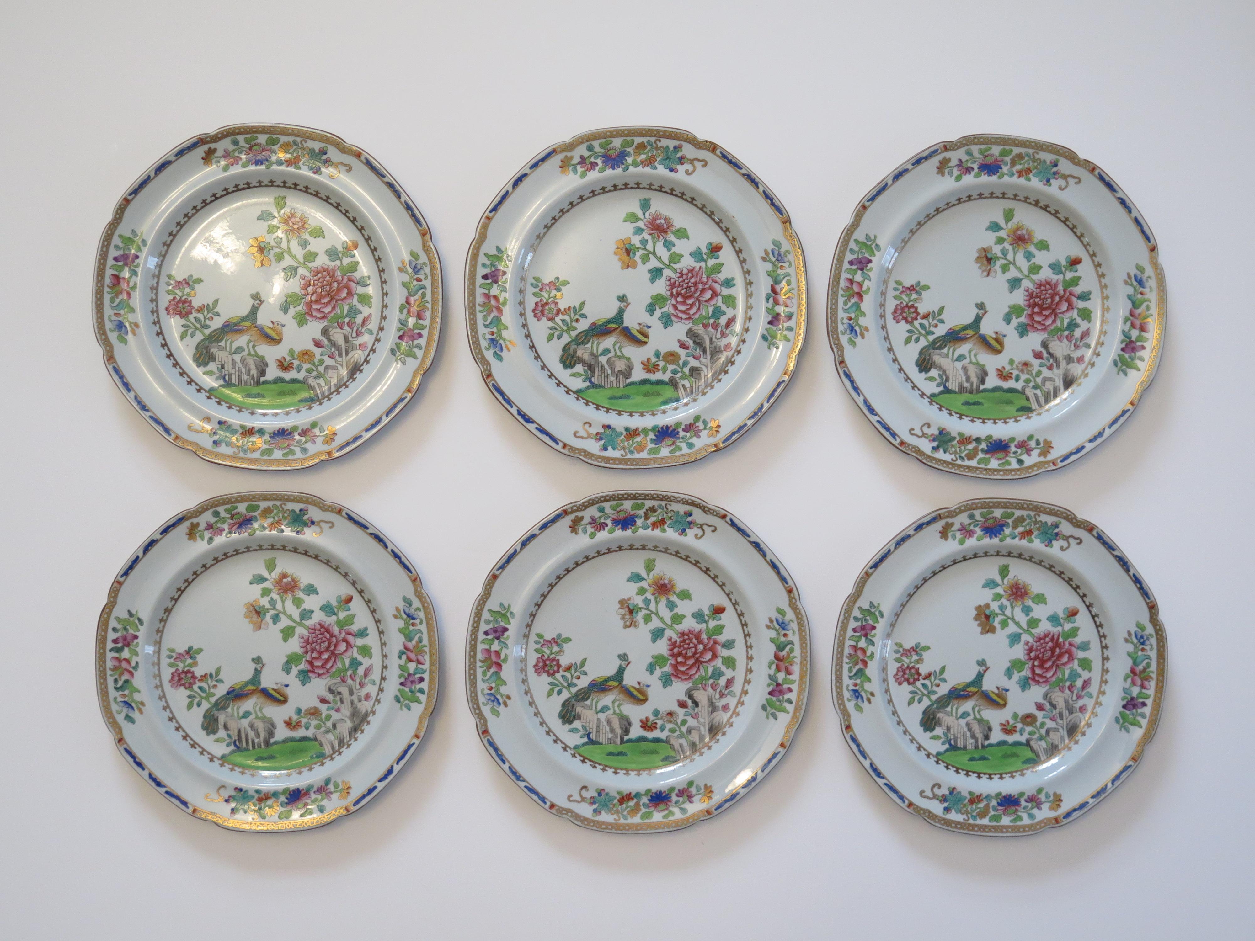 Si tratta di un ottimo set di SEI PIATTI DA LATO o DA DESERTO dipinti a mano nel modello Peacock, n. 2083, prodotto dalla fabbrica inglese Spode all'inizio del XIX secolo, periodo George 111, circa 1810.

Tutti i paté sono ben invasati con un bordo