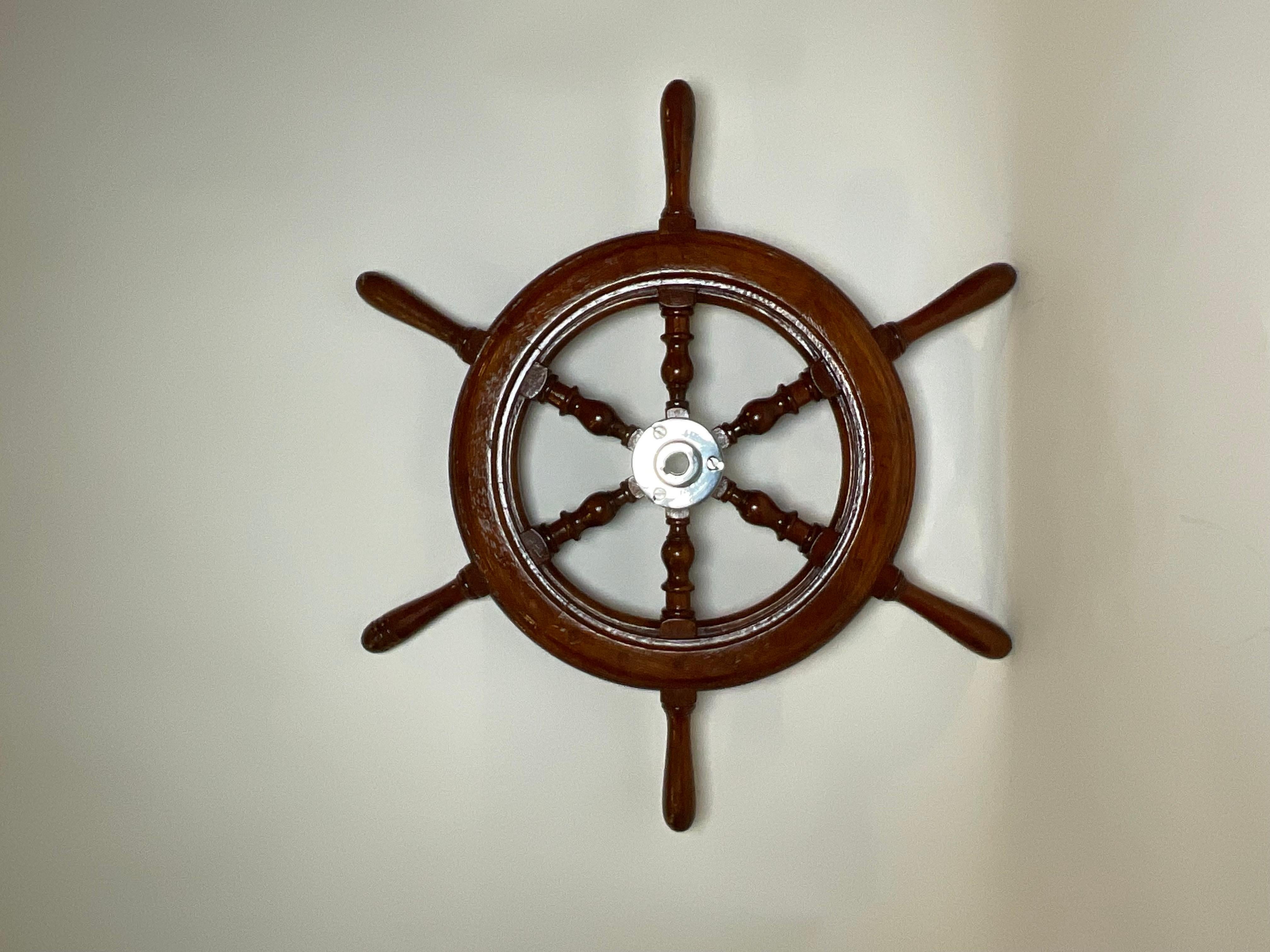 Milieu du XXe siècle Roue de bateau à six branches avec moyeu chromé en vente