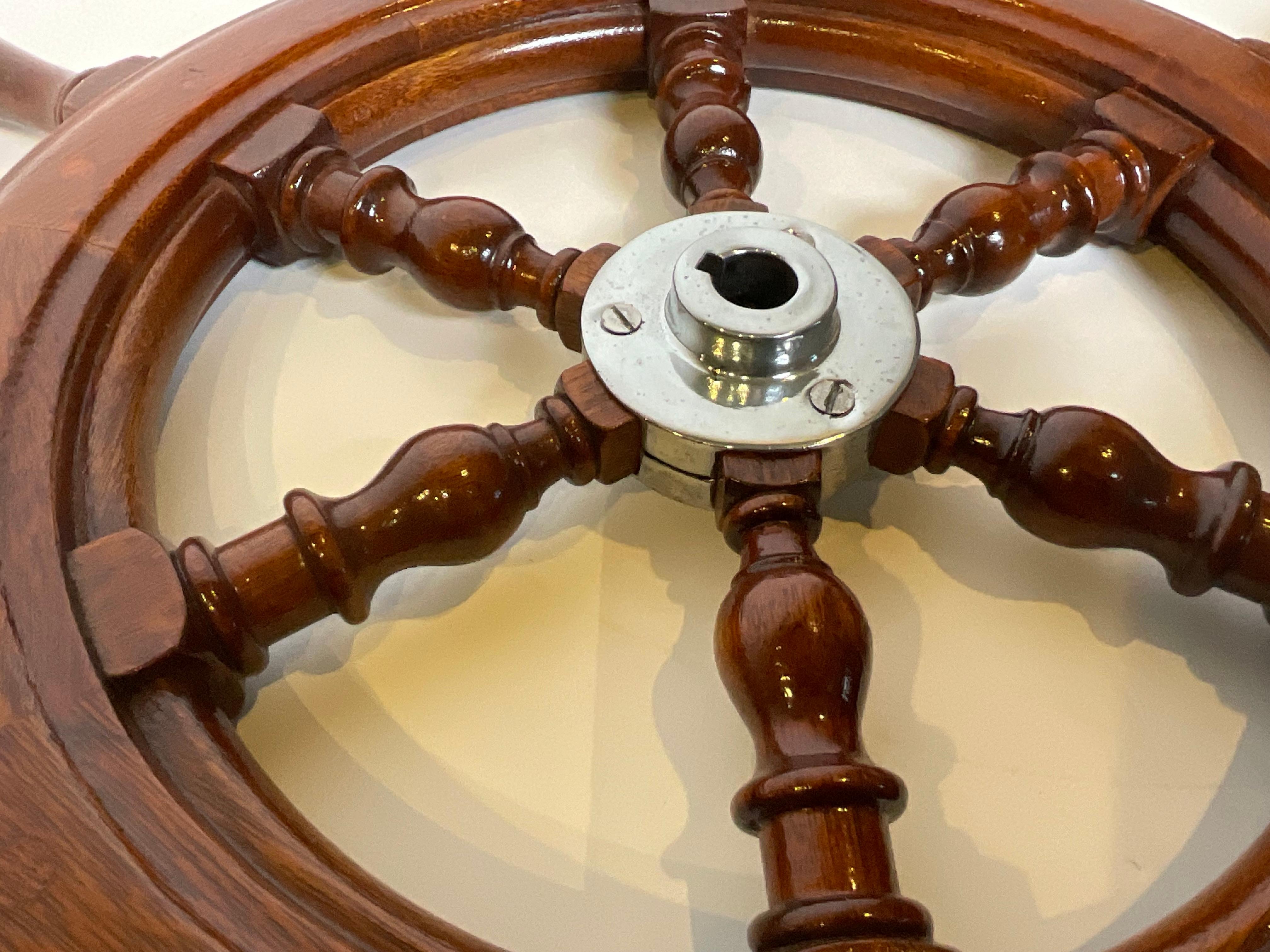 Roue de bateau à six branches avec moyeu chromé en vente 1