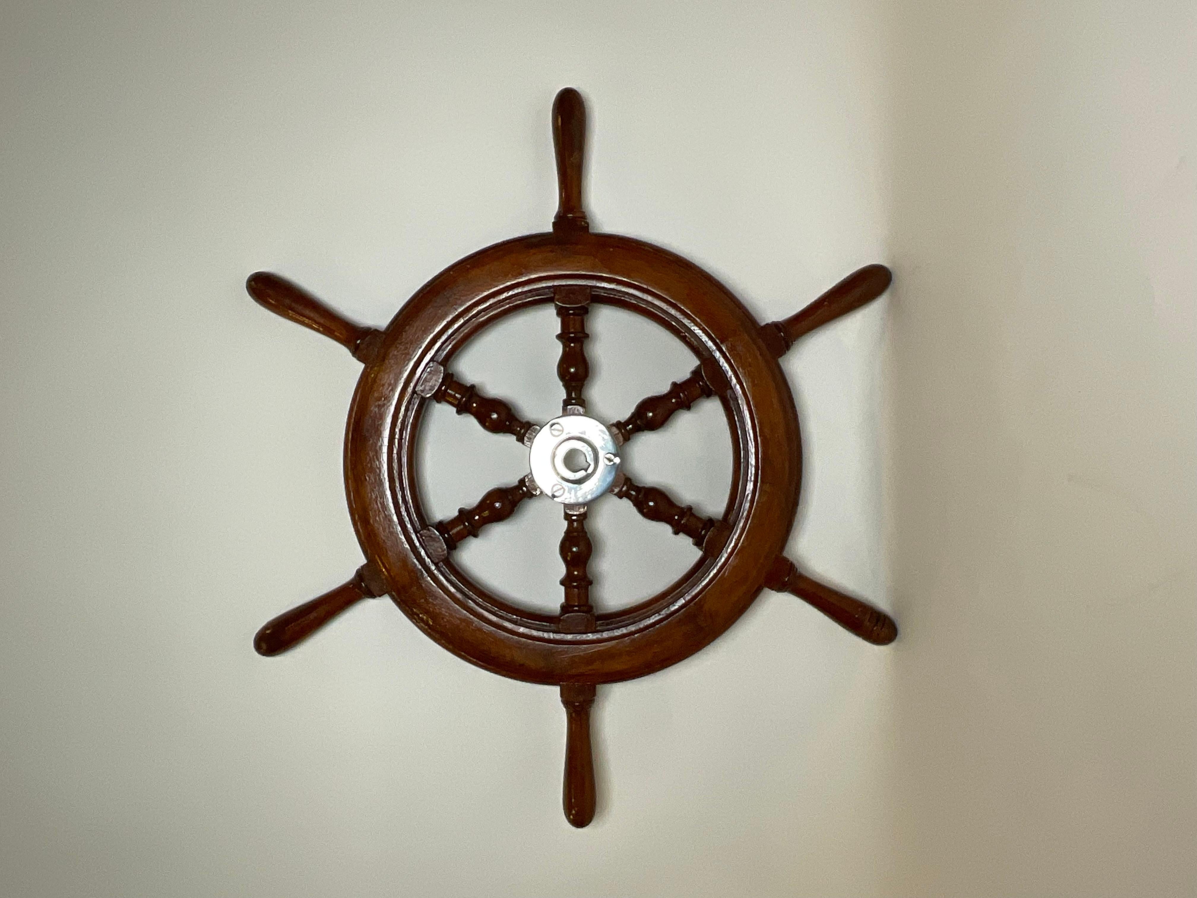 Roue de bateau à six branches avec moyeu chromé en vente 2